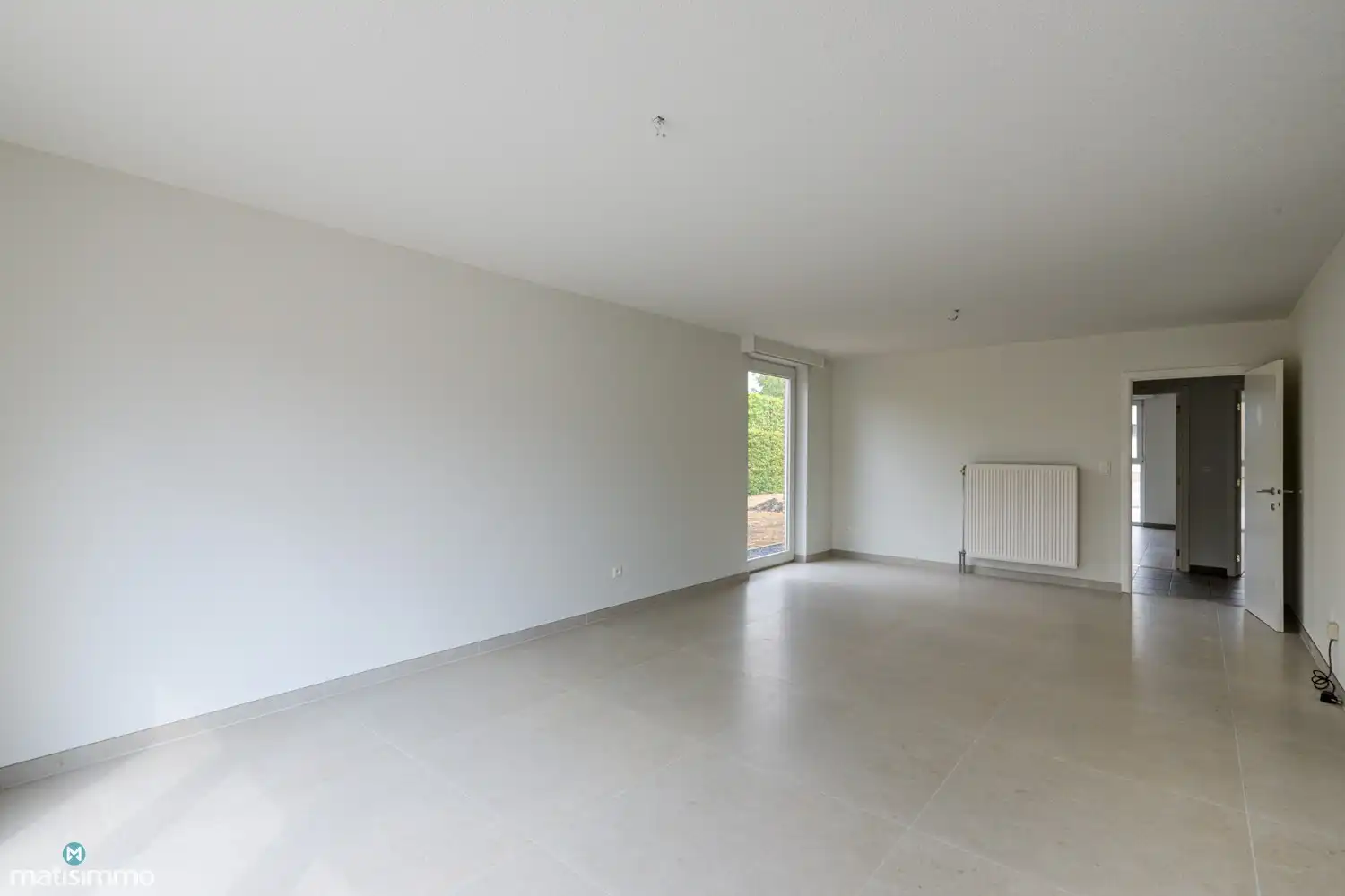 INSTAPKLAAR GELIJKVLOERS APPARTEMENT MET 2 SLAAPKAMERS, BERGING EN AUTOSTAANPLAATS NABIJ HET CENTRUM VAN BILZEN foto 6