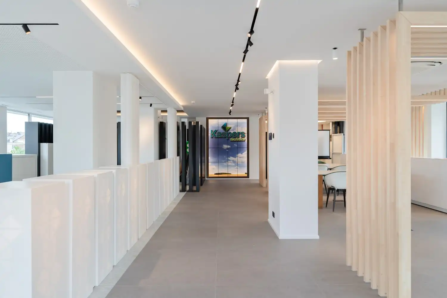 220m² kantoor/showroom foto 3