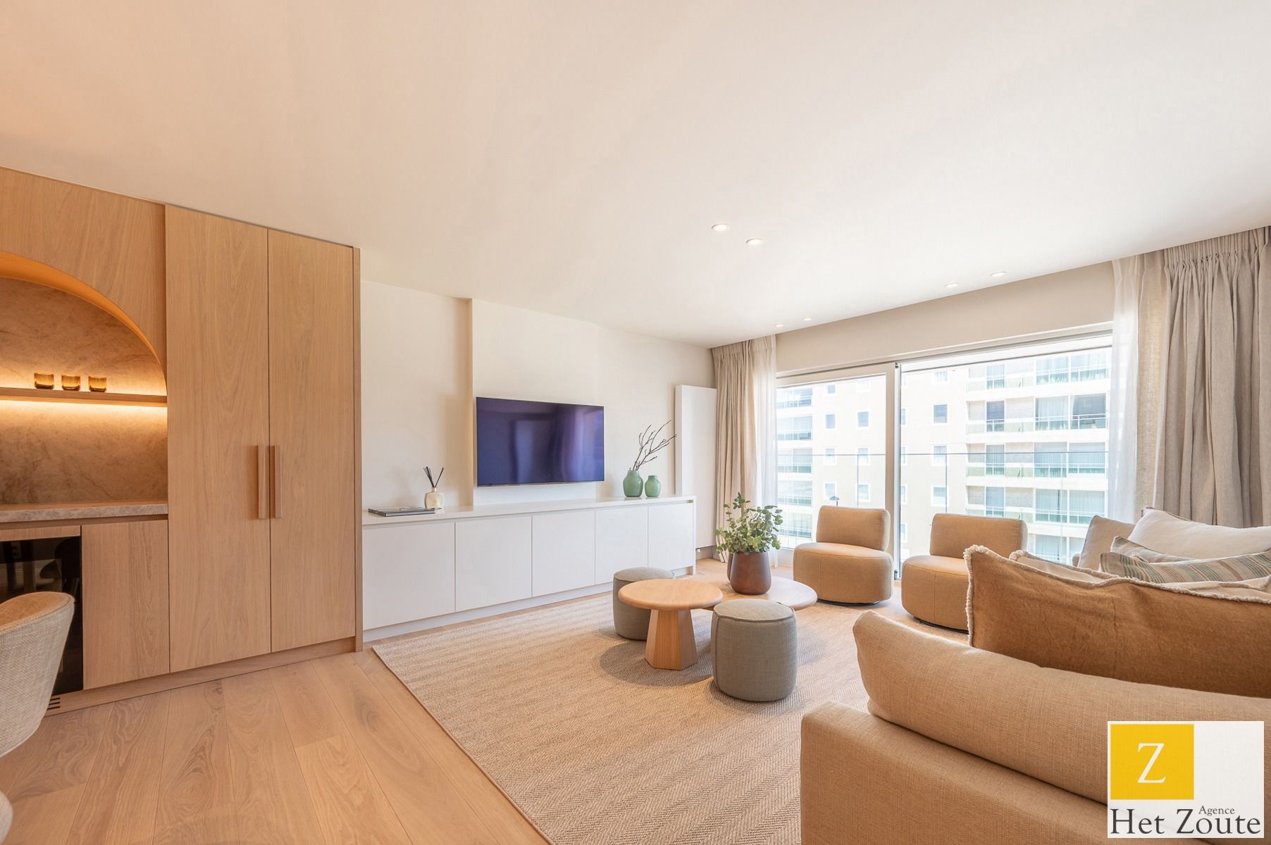 Gerenoveerd appartement op topligging met zeezicht foto 3