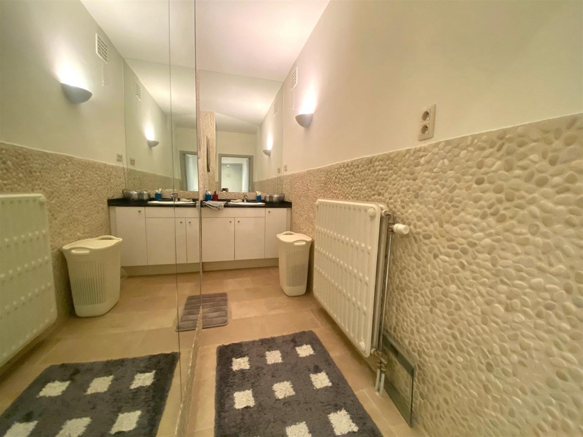 Prachtig appartement met drie ruime slaapkamers en twee terrassen foto 14