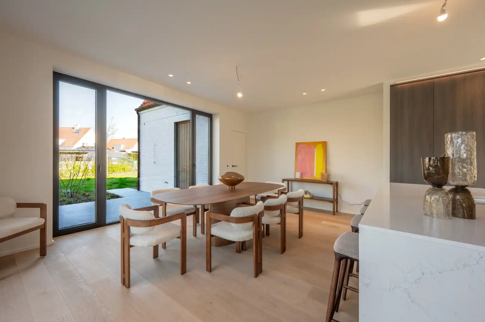 Lichtrijke nieuwbouwvilla met aangename volumes en zonnige tuin foto 5