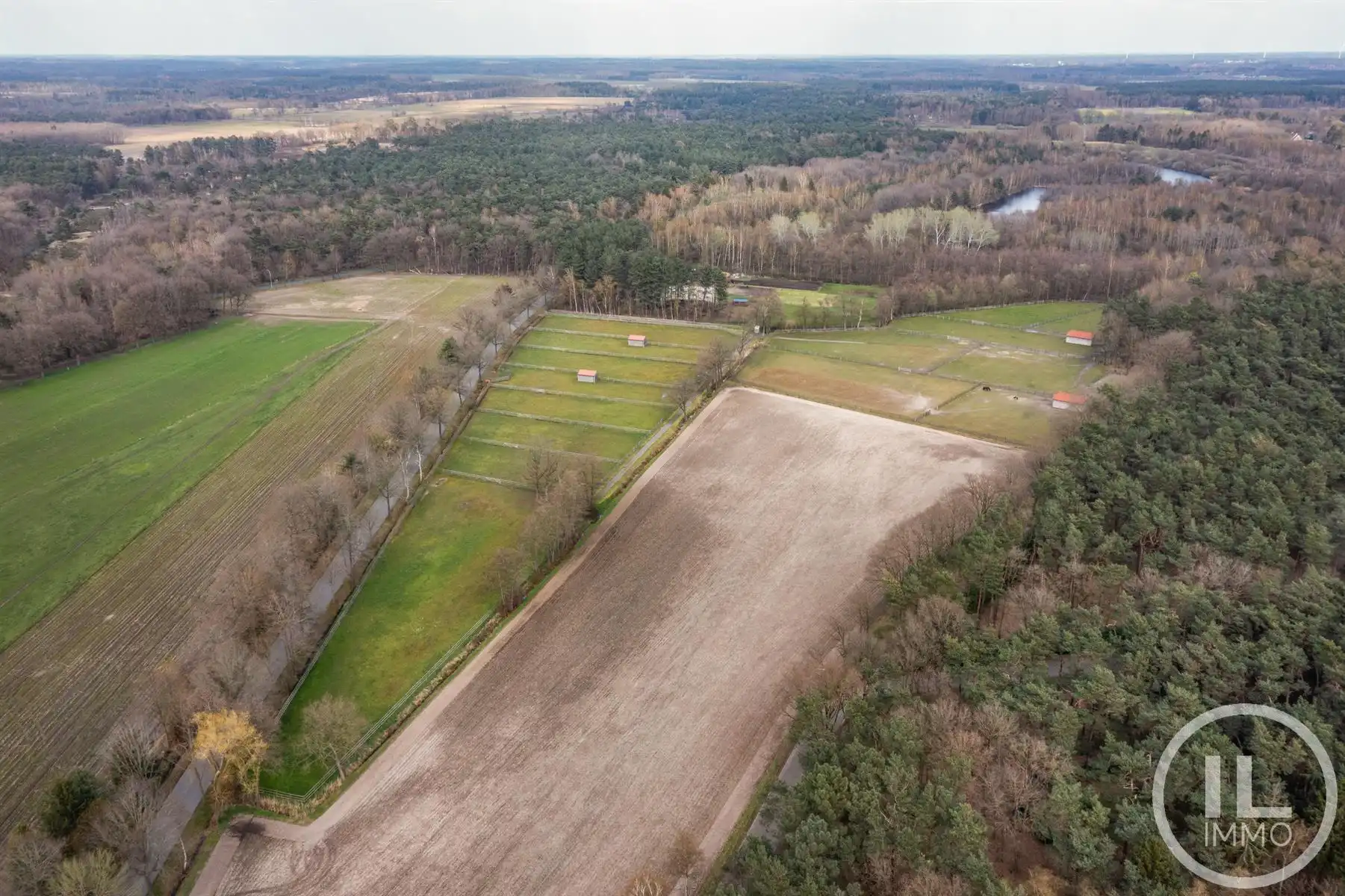 Schitterend domein van 7,7 ha met prachtige villa, zwembad, guesthouse, ruime schuur en uitgebreide paardenfaciliteiten. foto 50