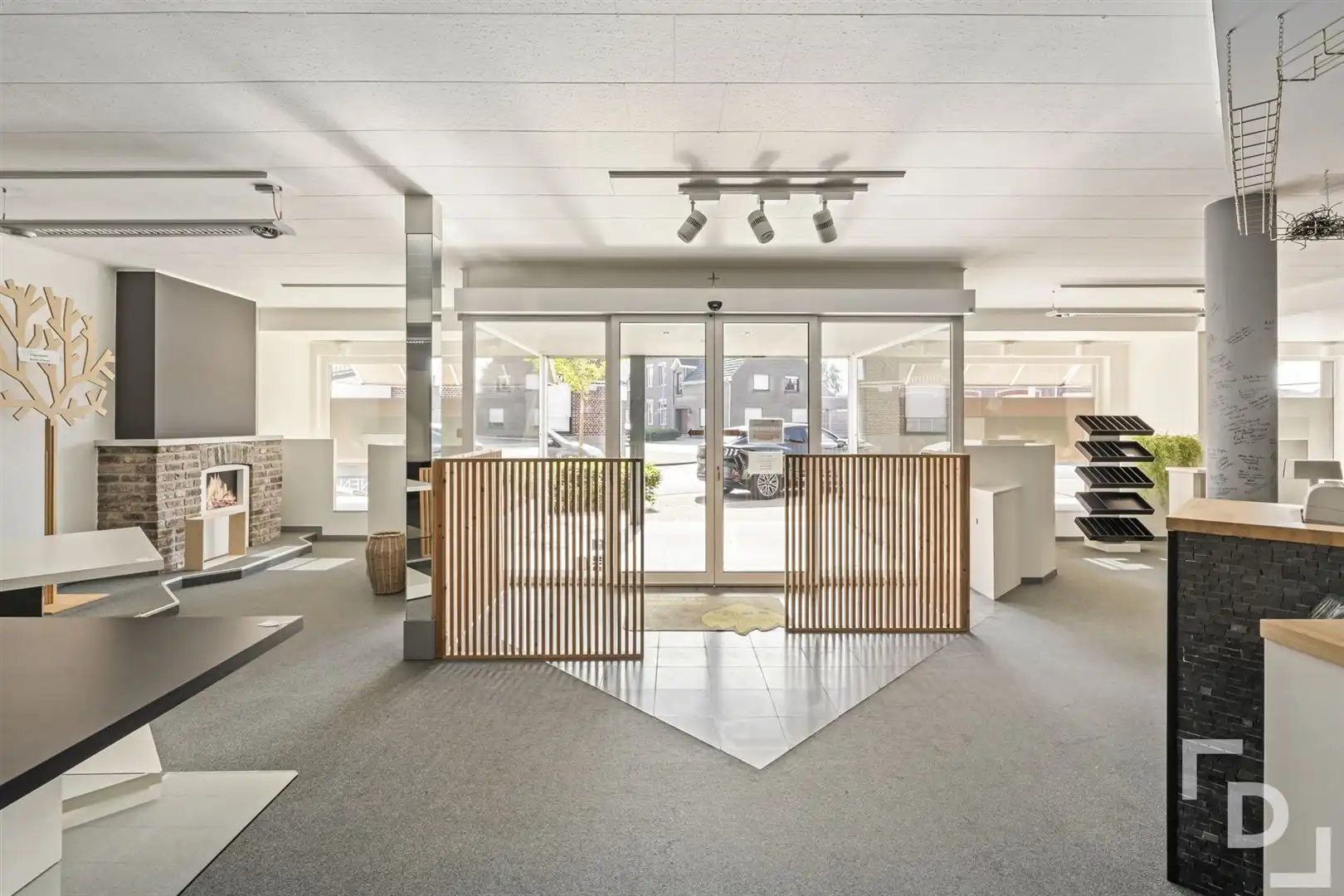 Ruime handelszaak met woonst & verhuurd appartement te koop in Poelkapelle. foto 8