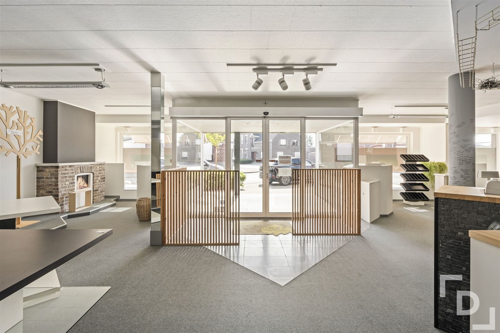 Ruime handelszaak met woonst & verhuurd appartement te koop in Poelkapelle. foto 8