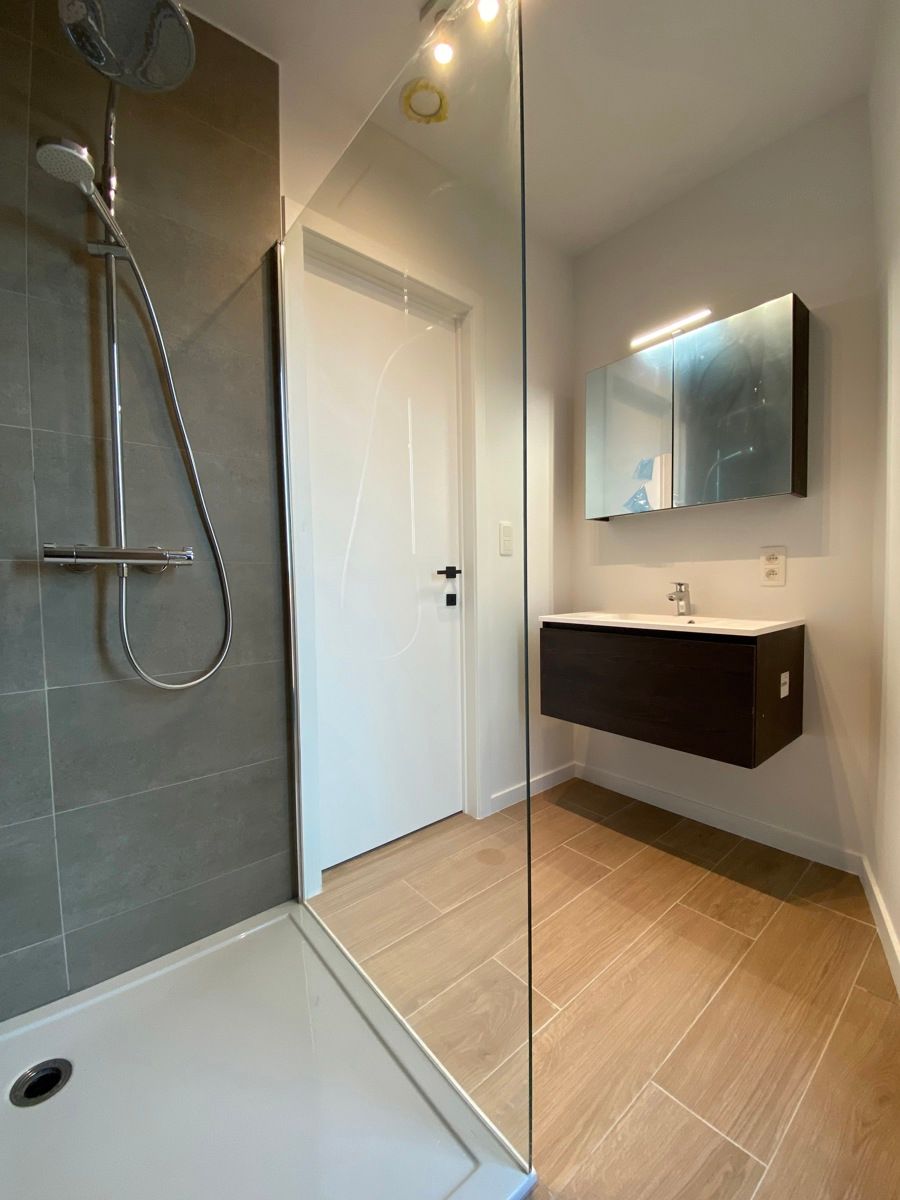 Zeer recent appartement met 1à2 slaapkamers en staanplaats foto 16