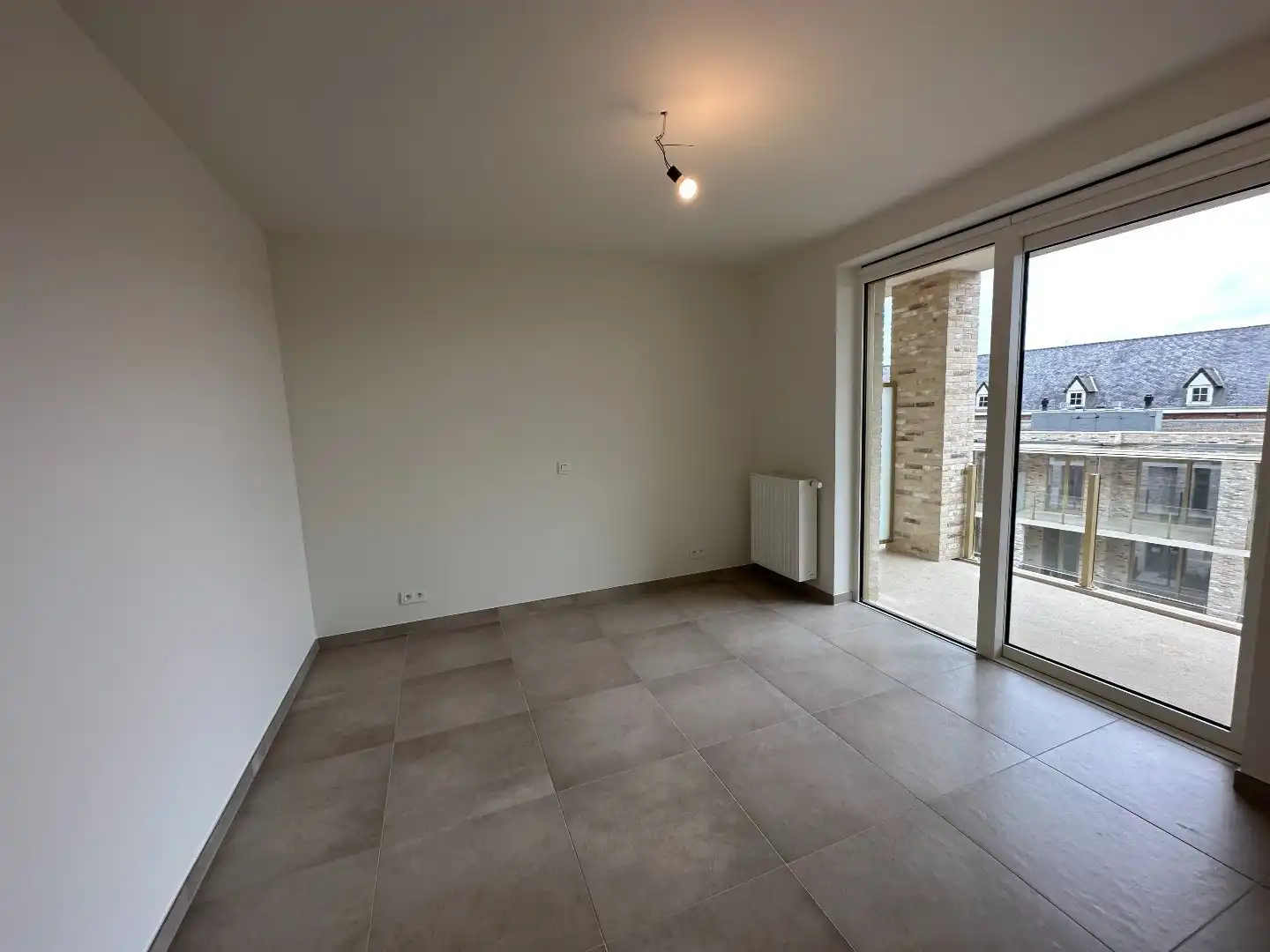 Ruim en energiezuinig 2-slaapkamerappartement met twee terrassen in centrum Ieper! foto 8
