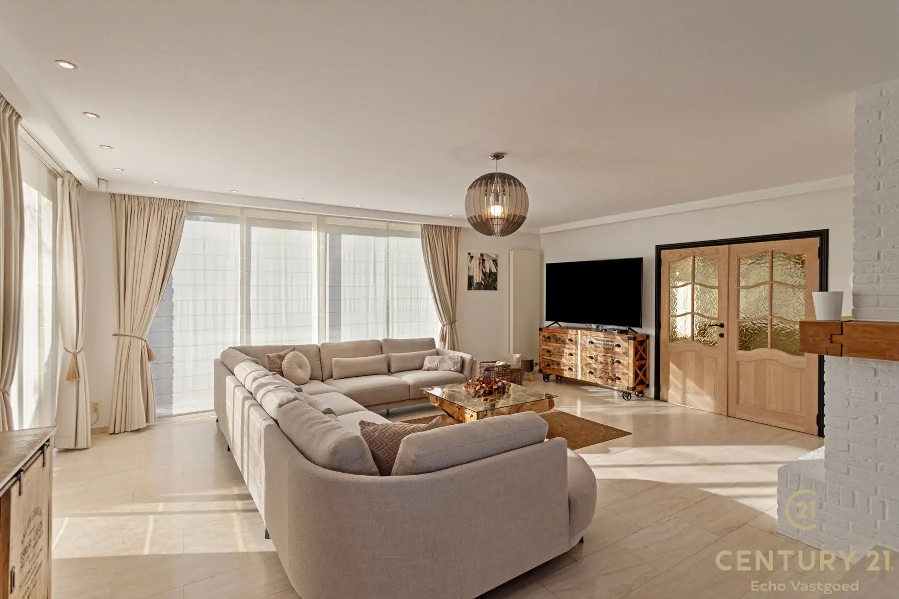 Ruime, gerenoveerde villa met fraaie tuin op ca 2420m² foto 5