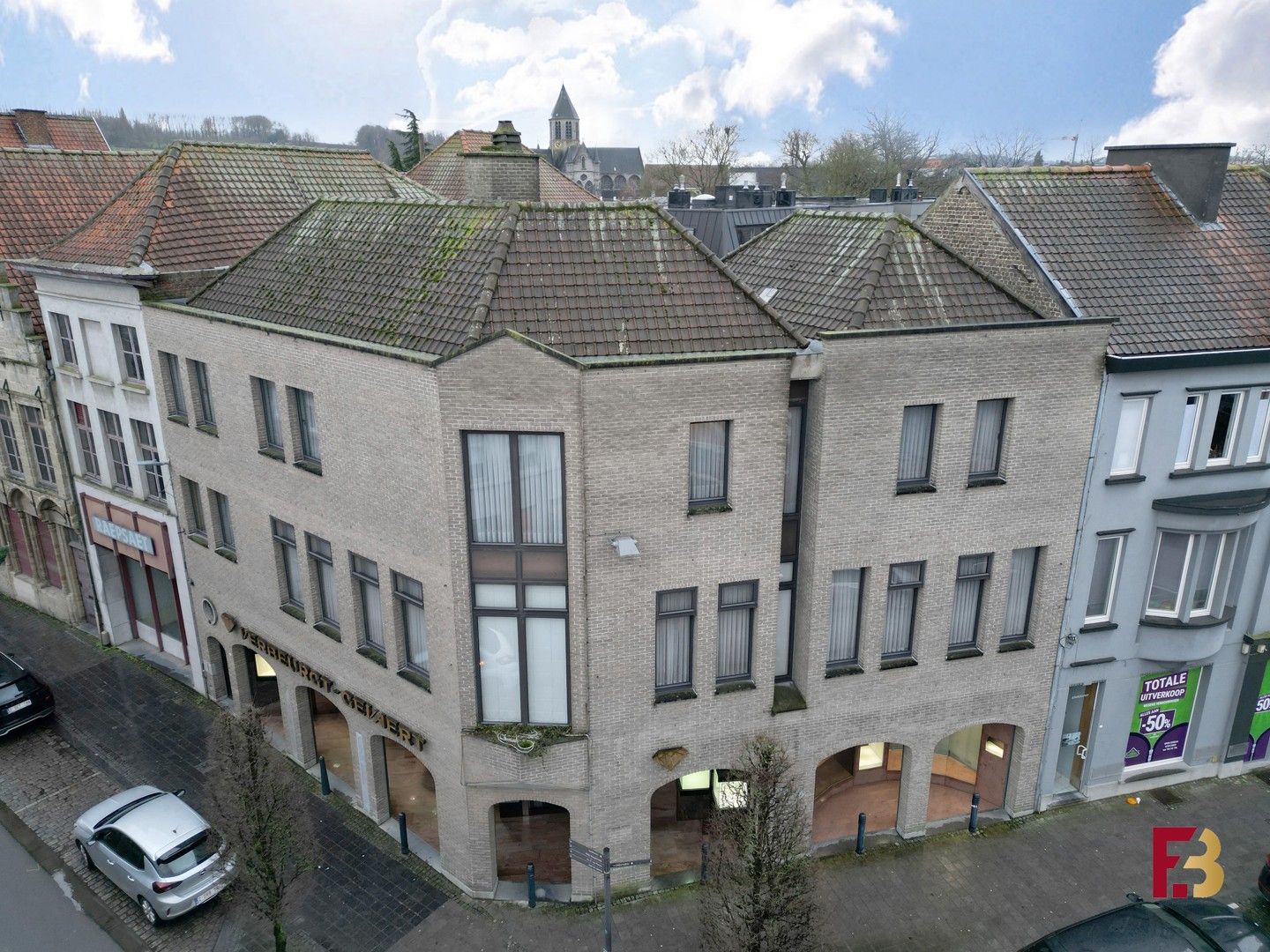 Handelspand met luxueus duplex appartement in het hartje van de Vlaamse Ardennen foto {{pictureIndex}}