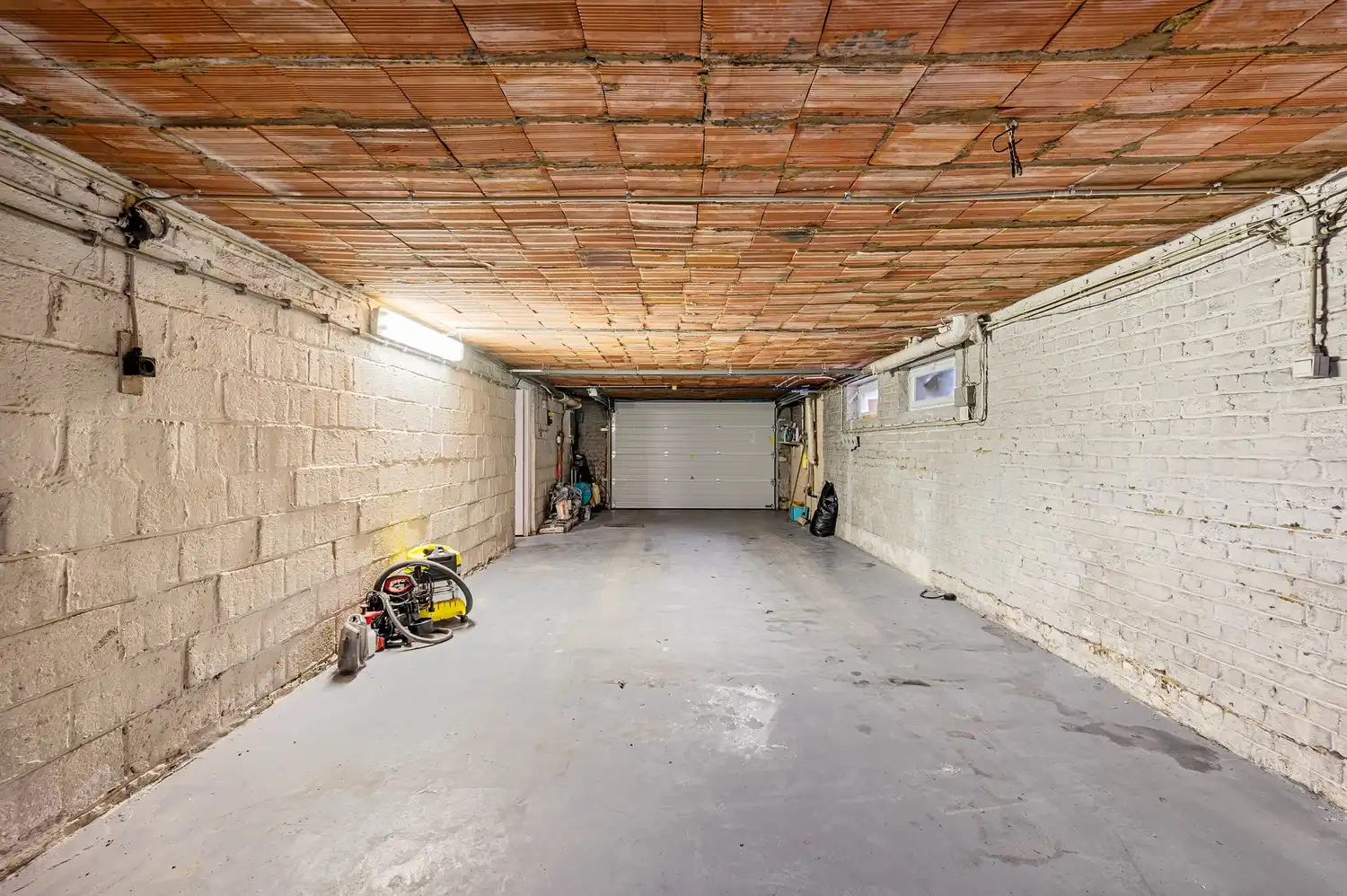 Karaktervolle villa met 6 slaapkamers, tuin en ruime loods foto 12