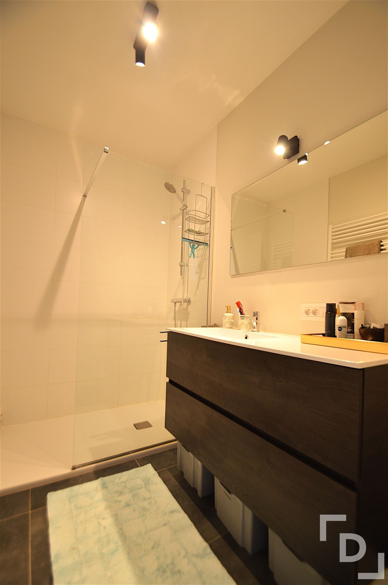 Recent appartement met garage te huur in Ieper. foto 11