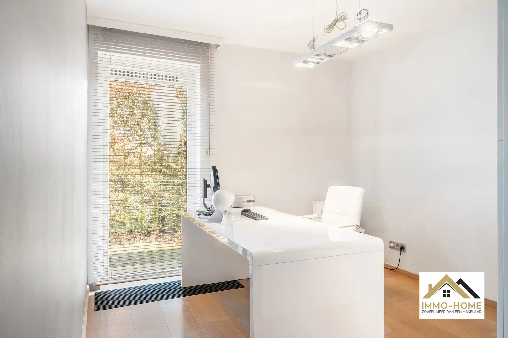 Zeer ruime gerenoveerde villa op prachtige ligging foto 26