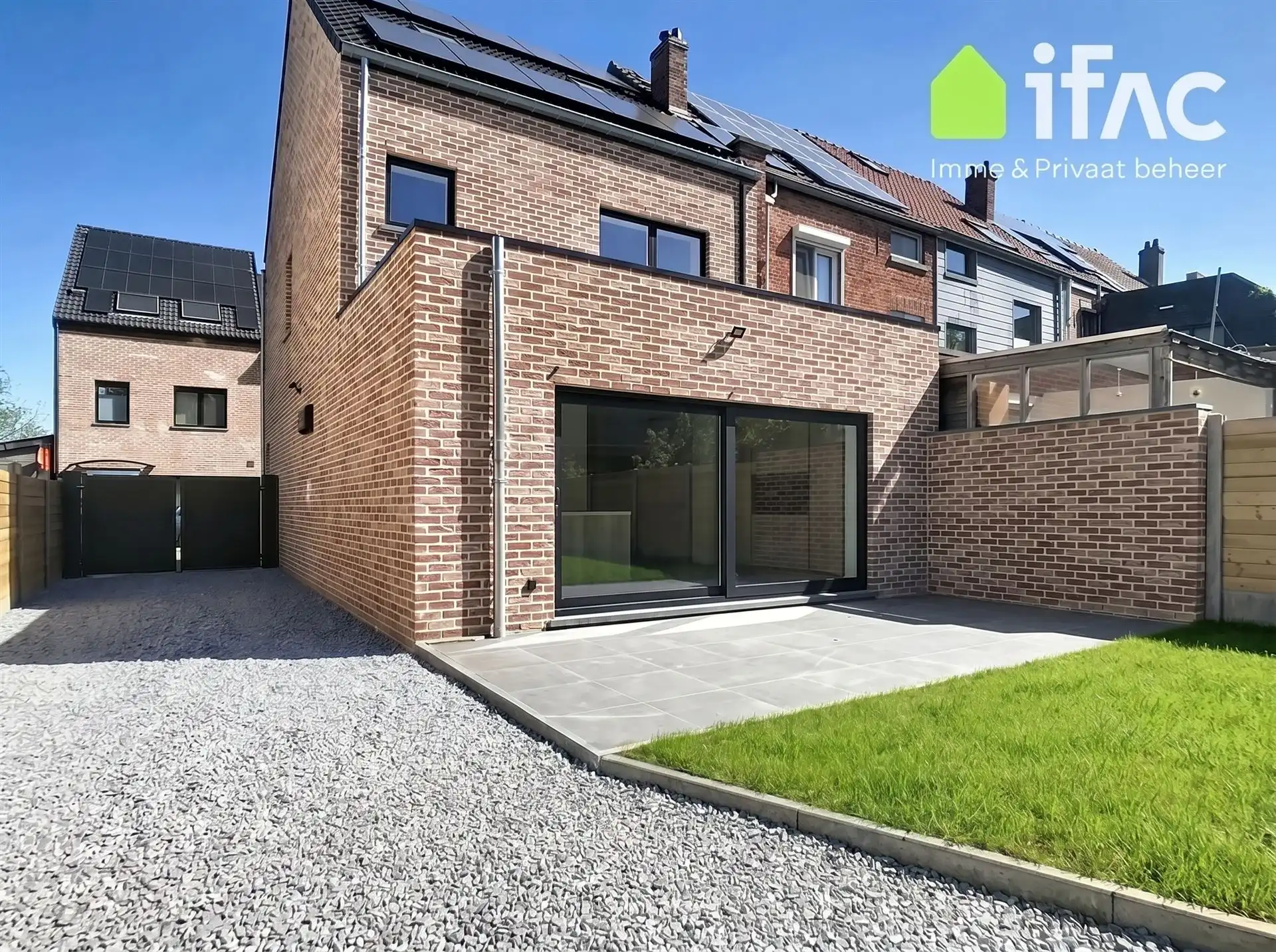 Volledig gerenoveerde (EPC A!) woning op toplocatie foto {{pictureIndex}}