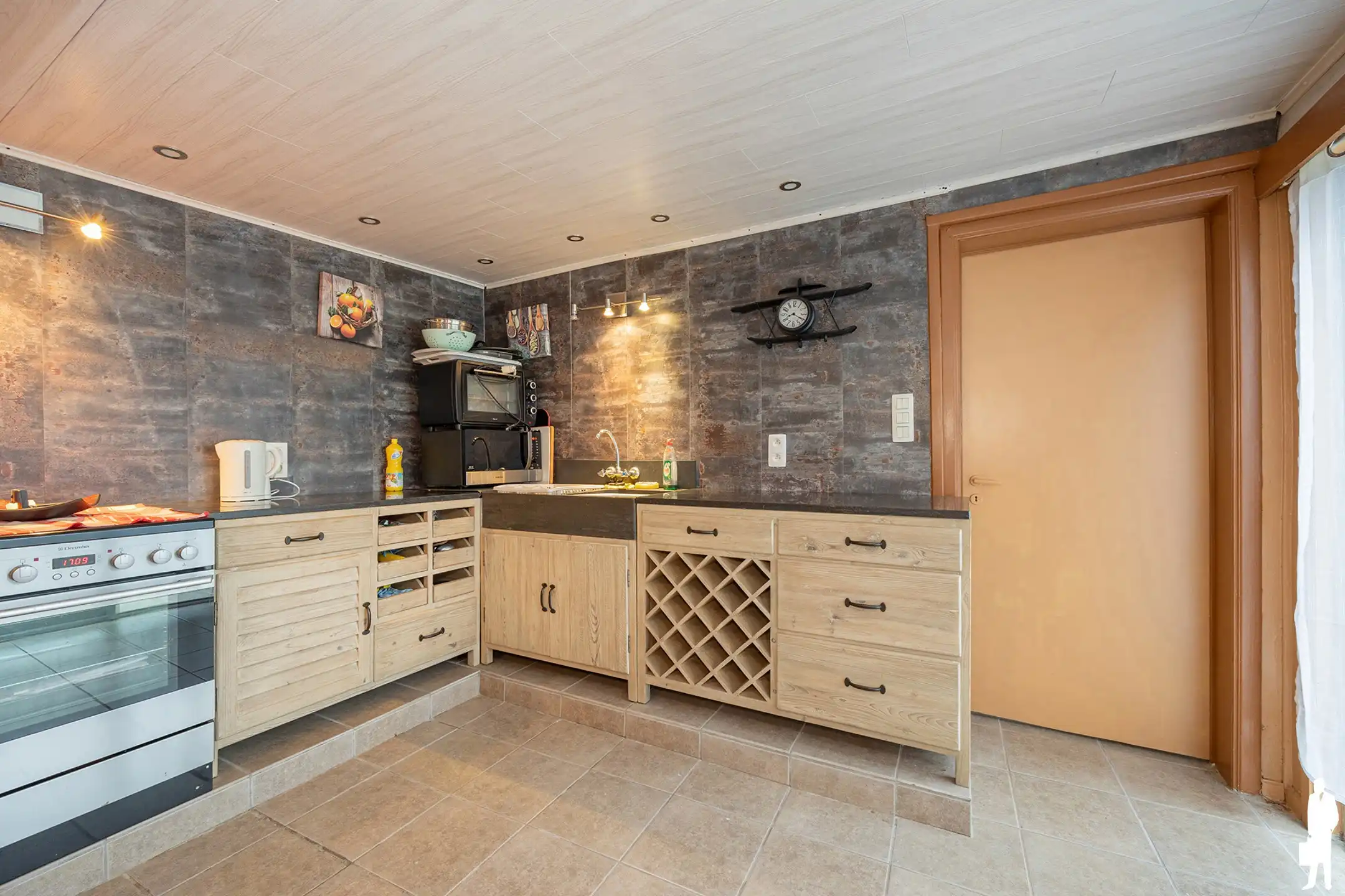 Woning met tal van mogelijkheden en prachtige uitgestrekte tuin foto 5