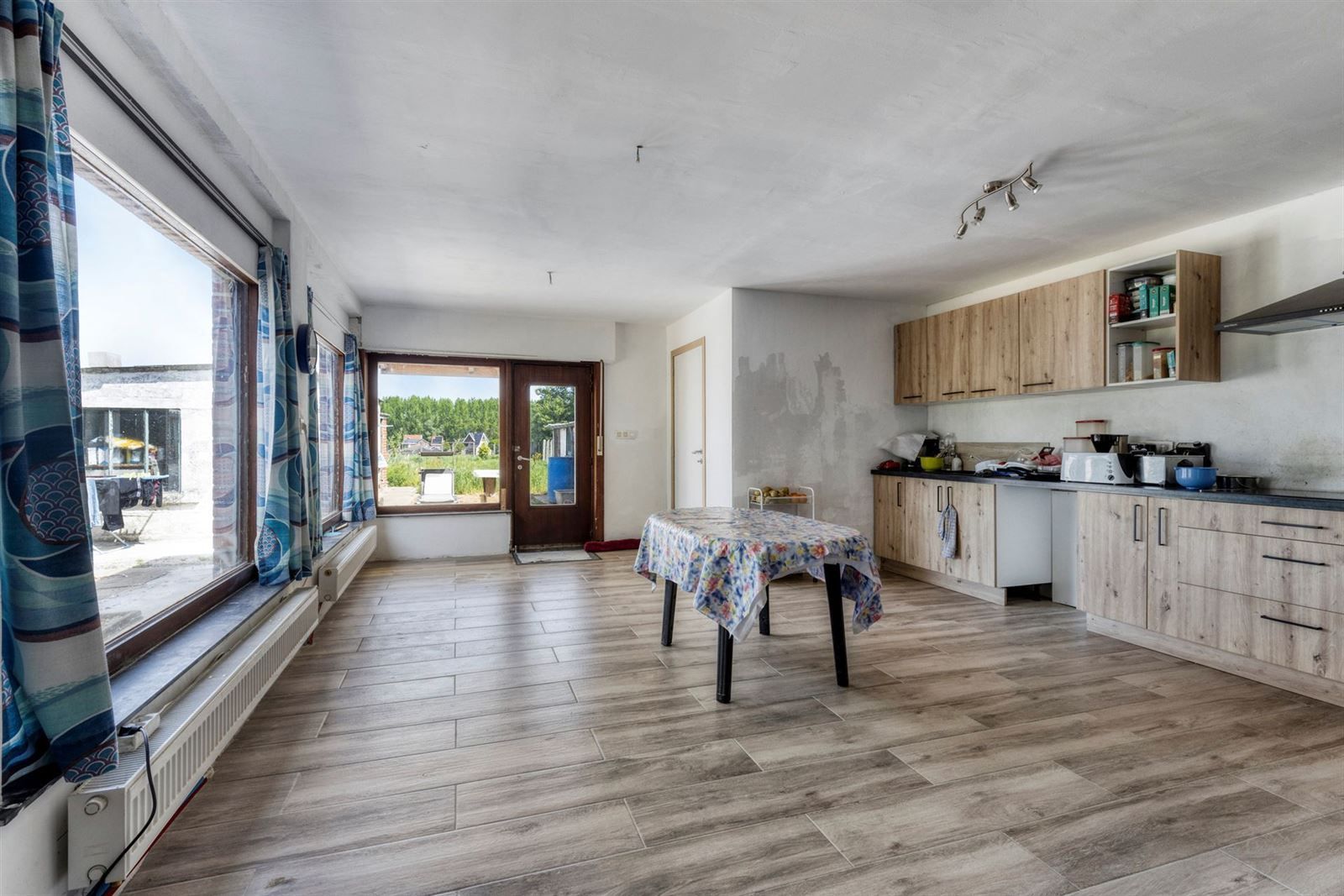 Verder te renoveren woning met grote tuin!  foto 7