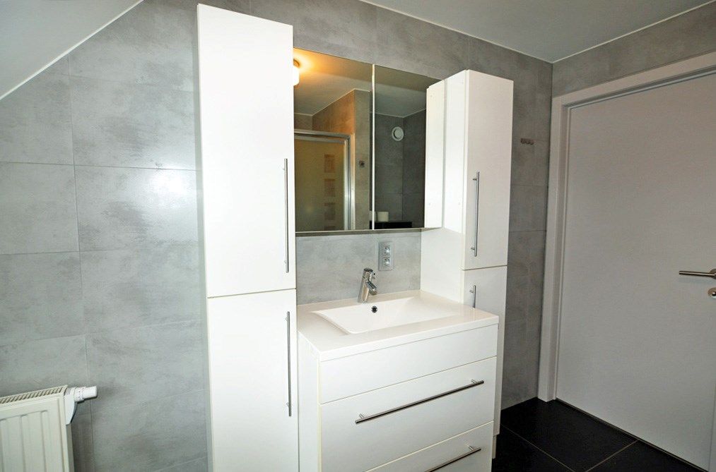 Modern triplex appartement met 3 slpks, terras, kelderberging en autostaanplaats. foto 13