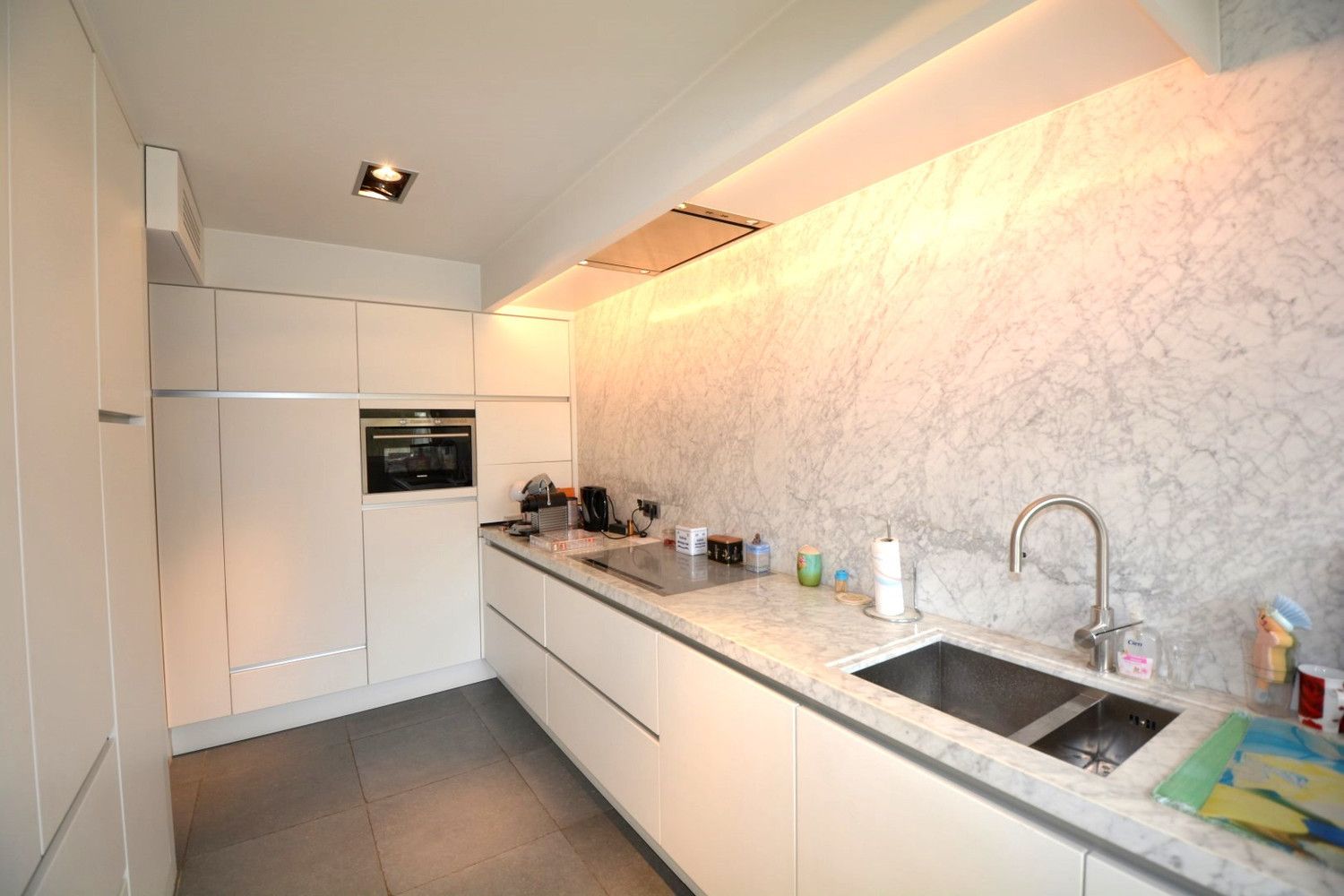 GERENOVEERD APPARTEMENT MET 2 SLK EN GARAGE! foto 5