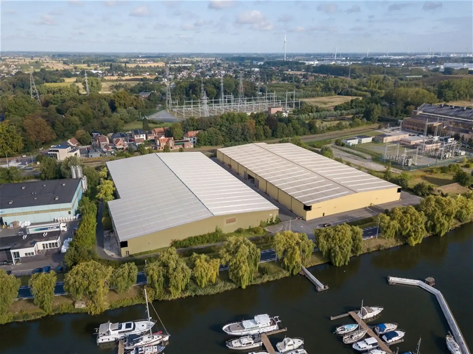 Magazijnen nabij R4 Gent foto 2