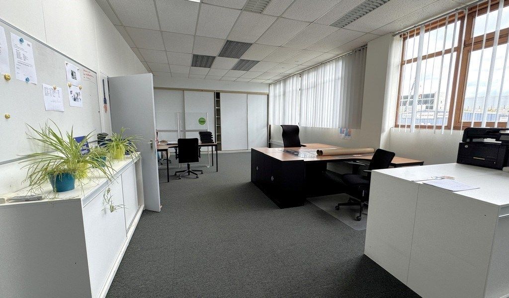 Magazijn met kantoor te huur nabij N120 in Wijnegem foto 11