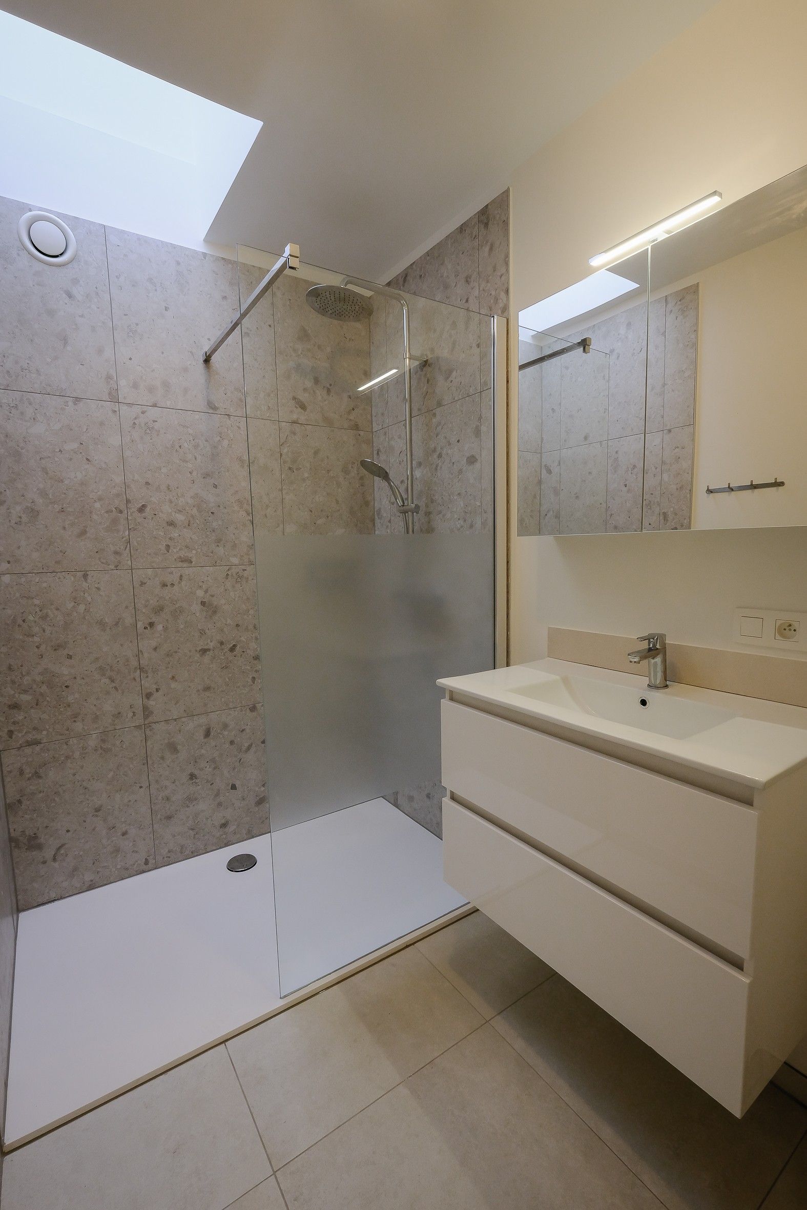 Prachtig gelijkvloers 1-slaapkamer appartement in hartje Bilzen. foto 10