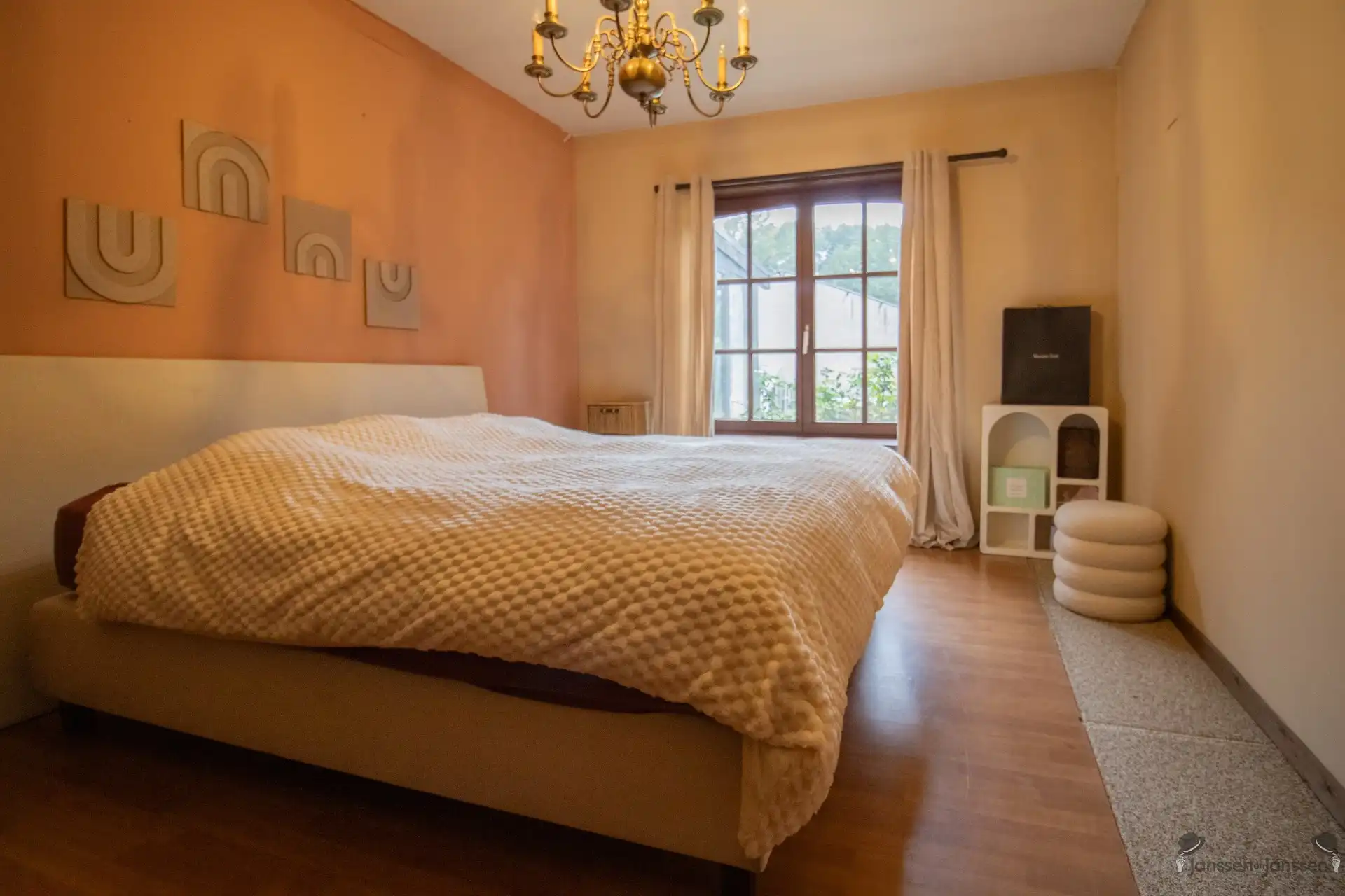 Ruime op te frissen villa met 2 keukens, 2 badkamers en min. 5 slaapkamers op 1.157 m² foto 9
