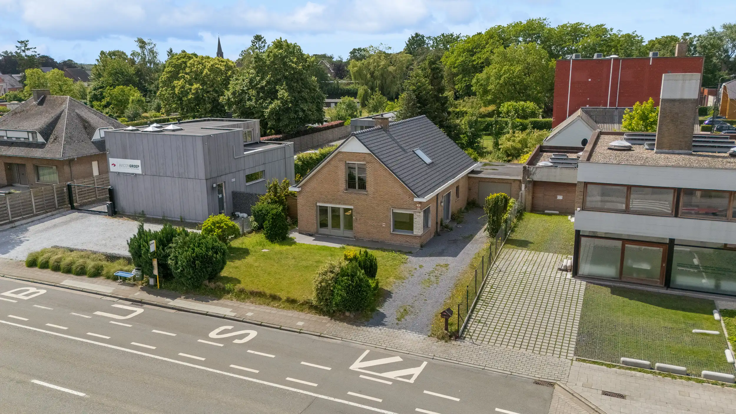 Hoofdfoto van de publicatie: Alleenstaande bungalow met 4 kamers op toplocatie.