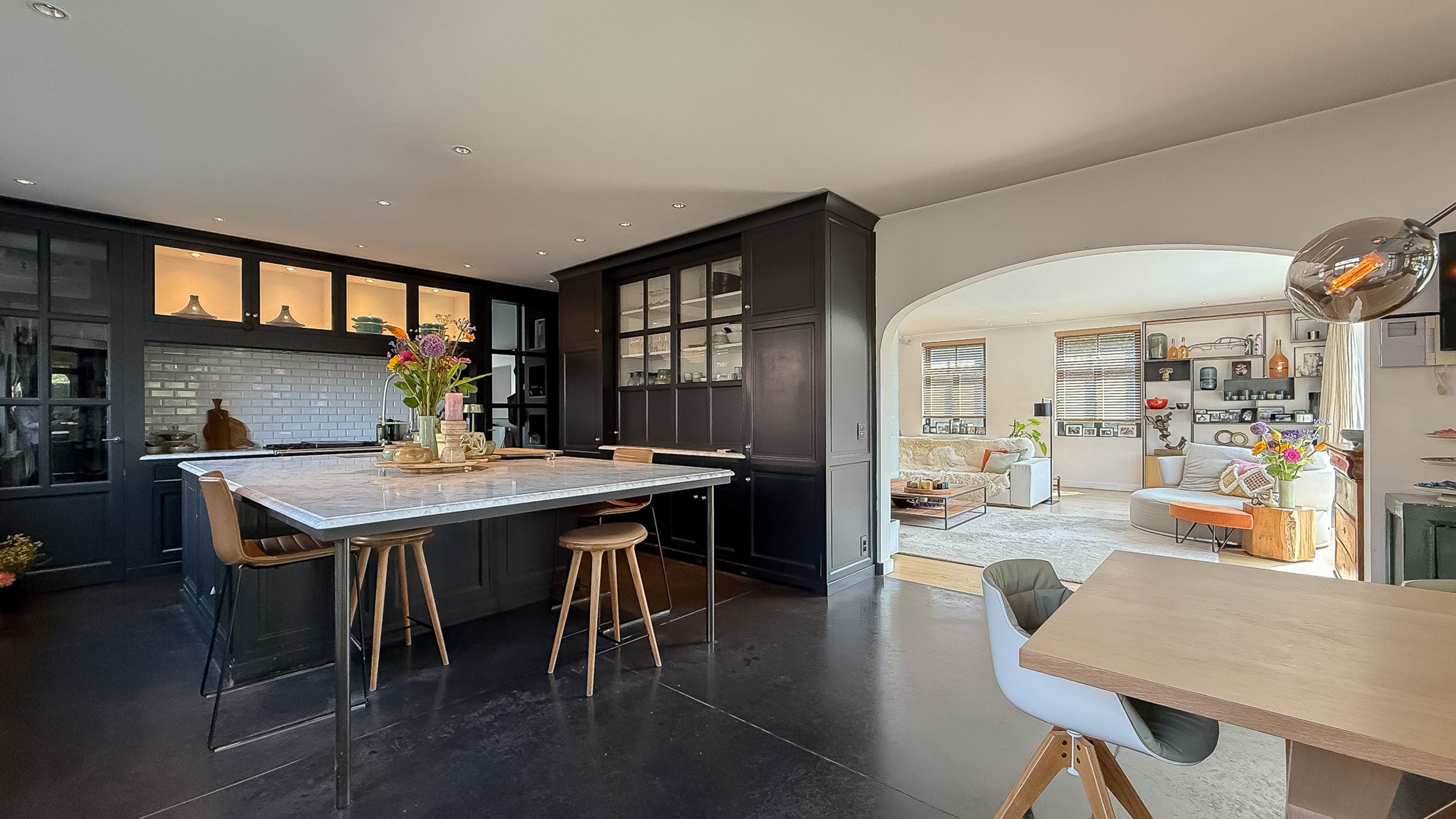Exclusieve villa met zwembad, gelegen in een groene omgeving foto 12