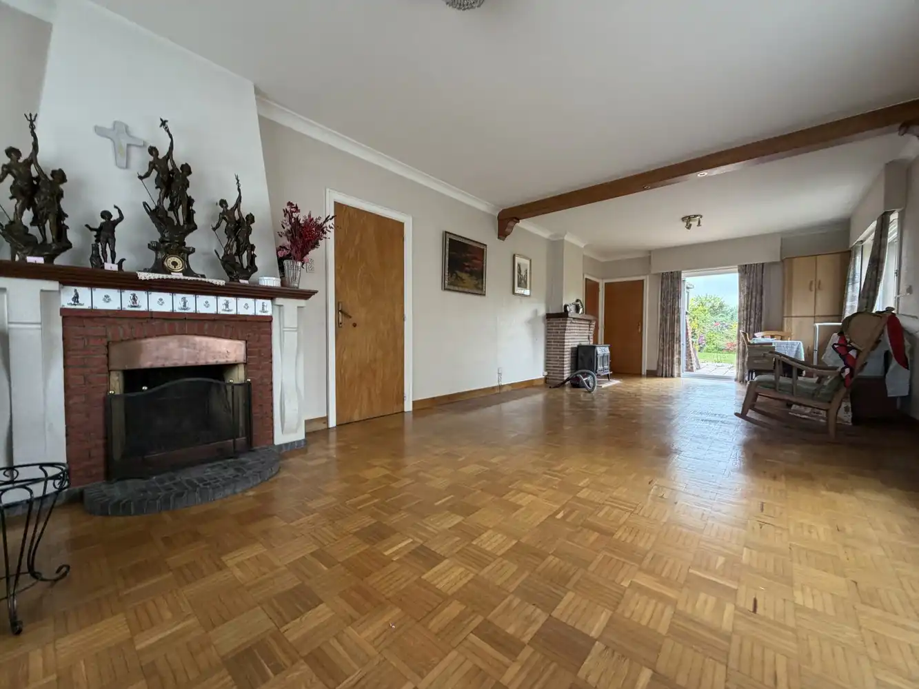 Op te frissen alleenstaande woning met riante tuin foto 5