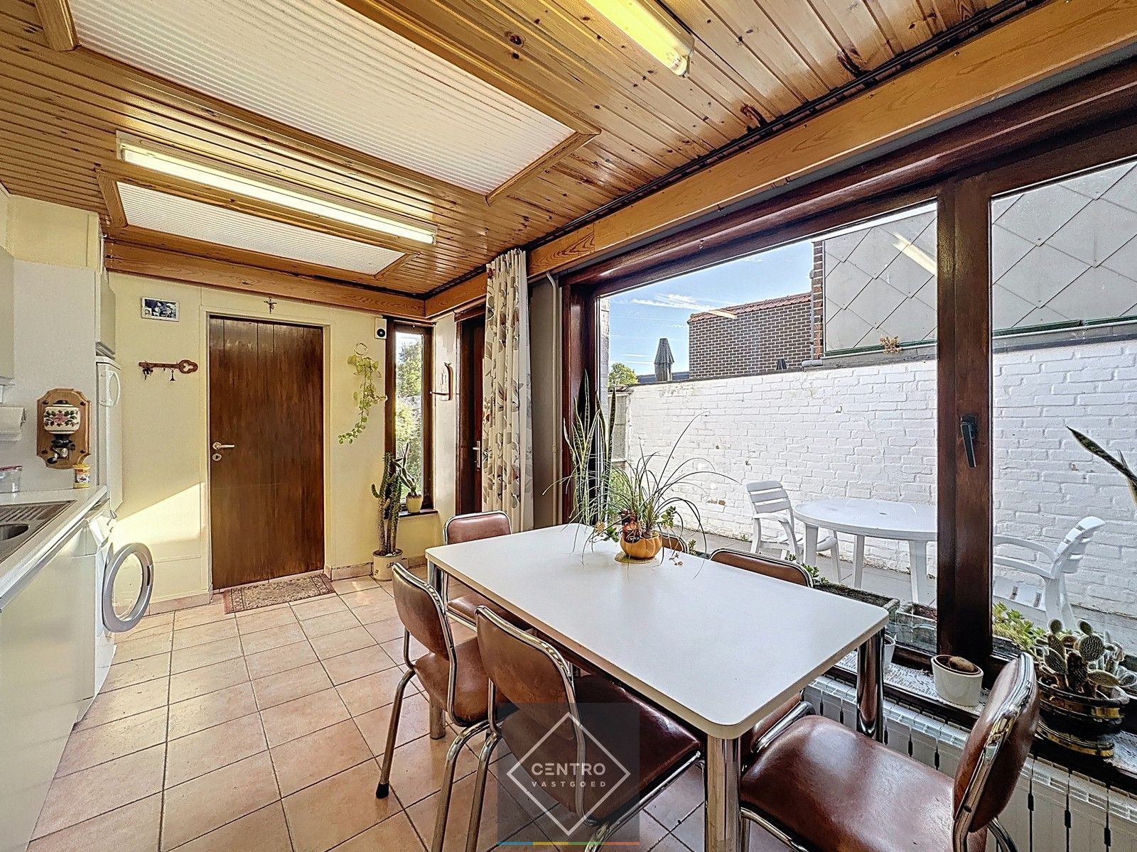 Woning met 3 slpks, GARAGE en tuin met UITWEG achteraan te Uitkerke! foto 9