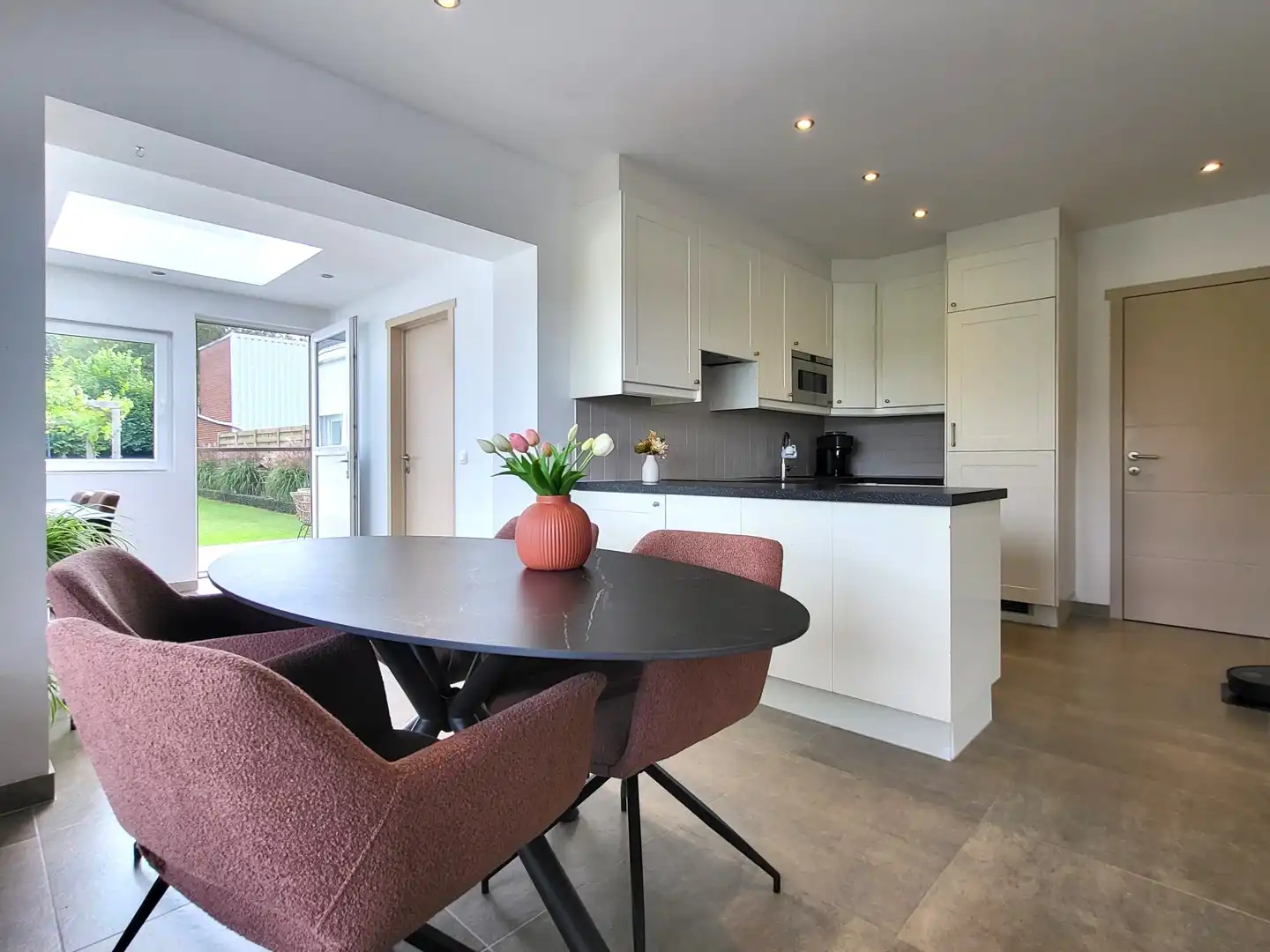 Gerenoveerde woning met garage en zonnige tuin in landelijke omgeving. Topper! foto 20
