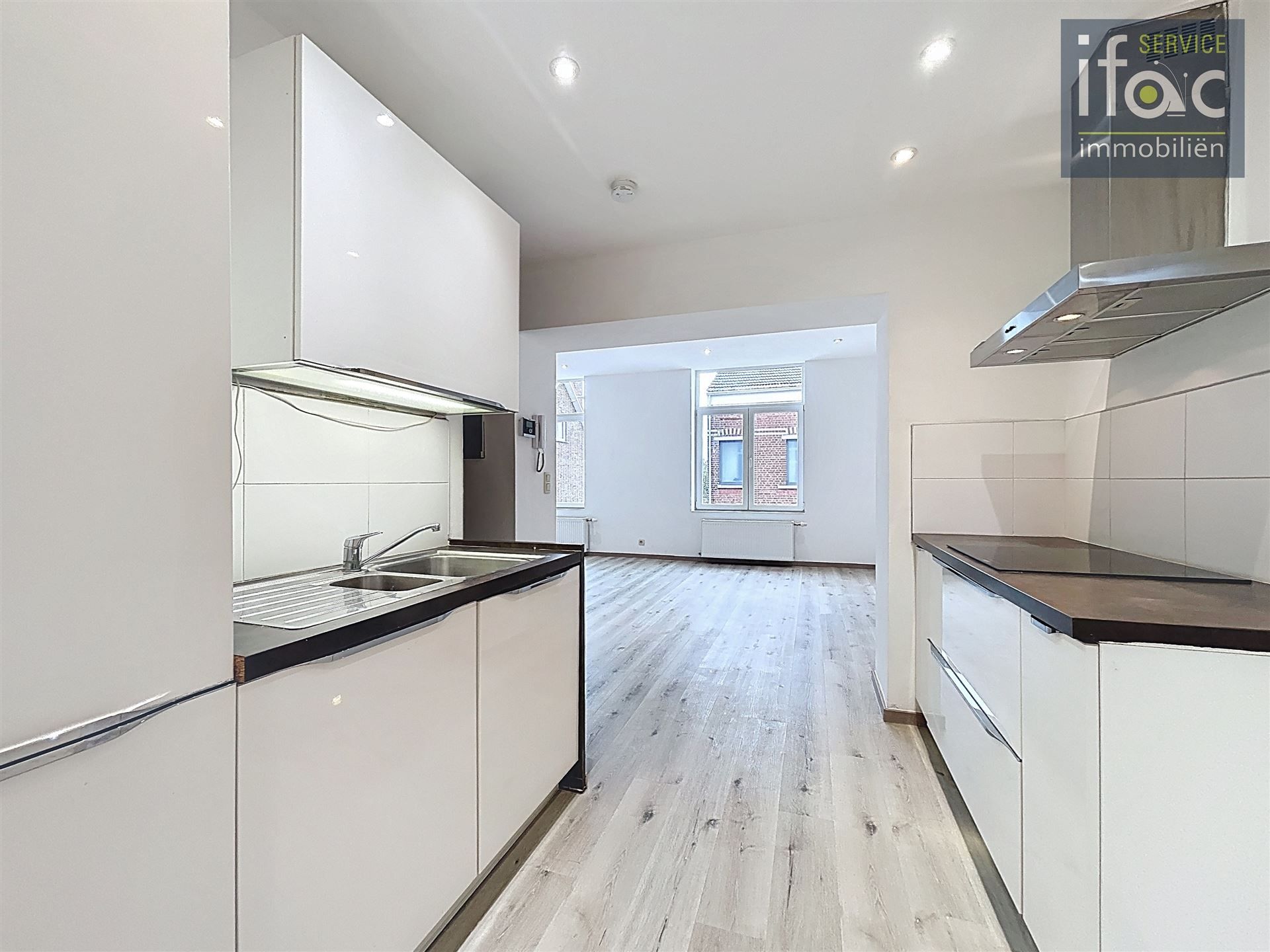 Aangename volledig gerenoveerde 1-slaapkamer duplex + bureau foto 4