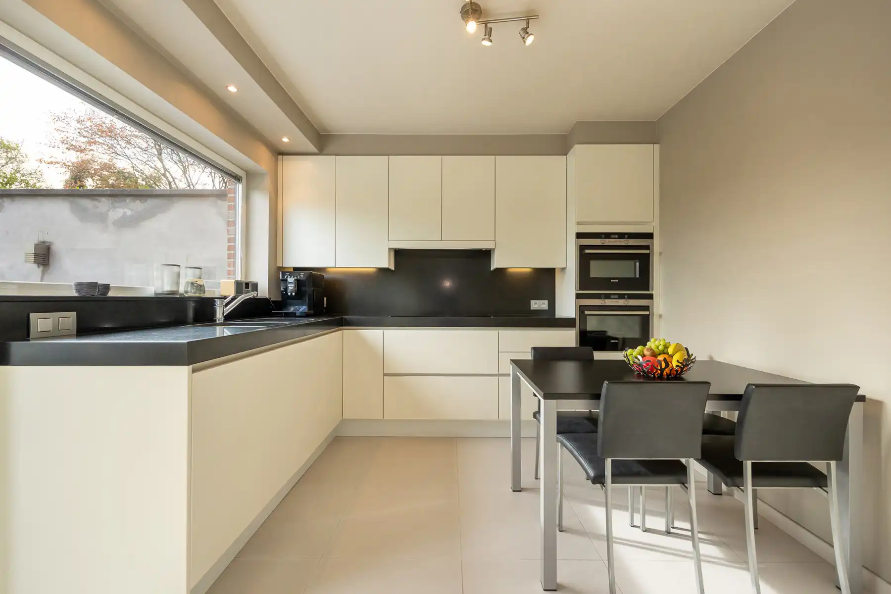 Eigentijdse gezinswoning op een perceel van ca 1.059m² in het centrum van Hoogstraten foto 6