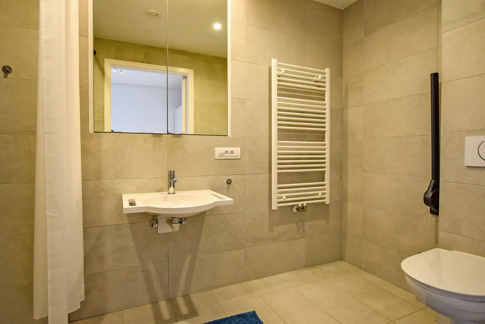 Prachtig 1-slaapkamerappartement (assistentiewoning) in Residentie Clarenhof, uniek wonen in hartje Nieuwpoort.  foto 9