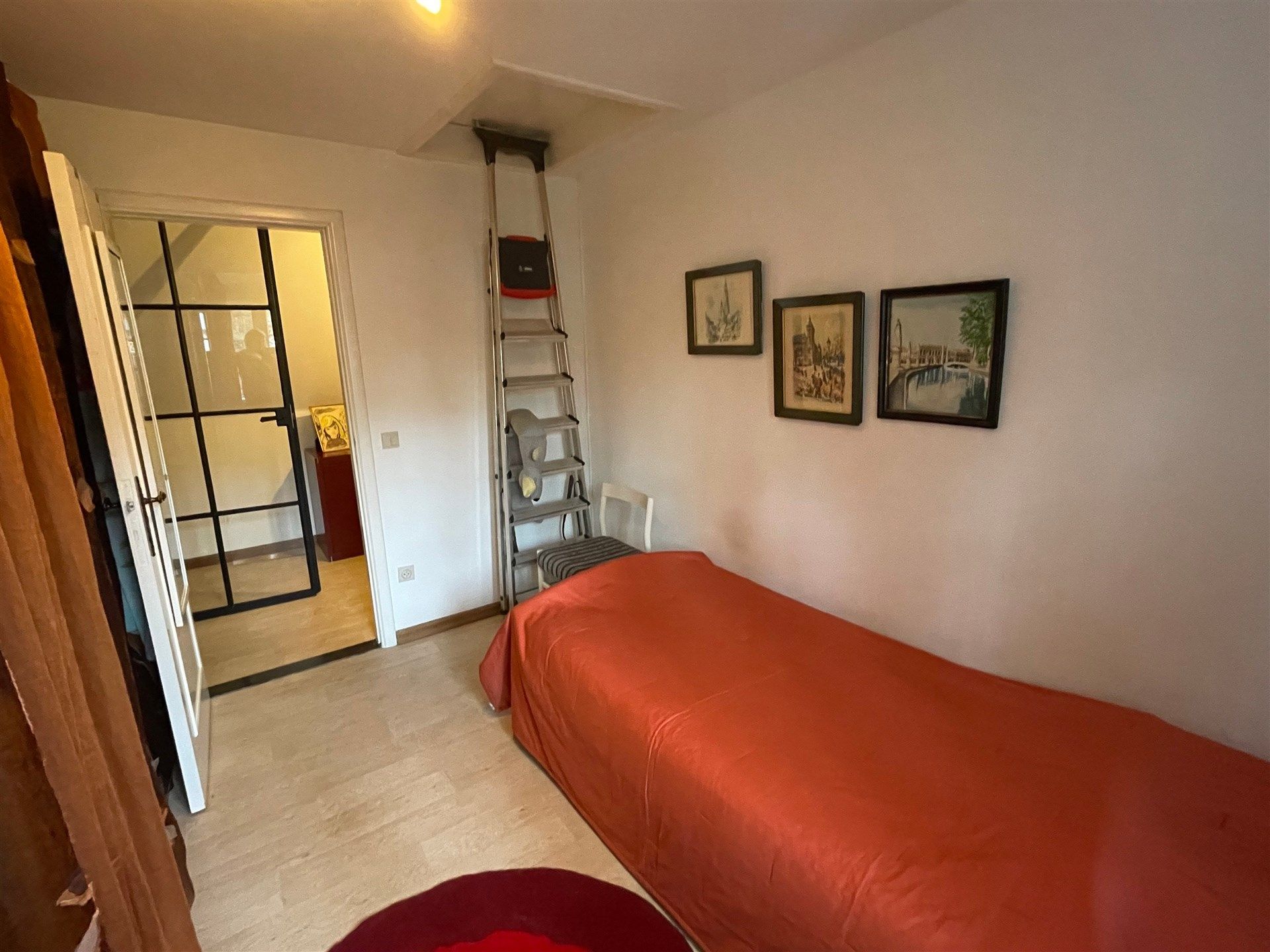 Prachtig midden in het groen gelegen villa in landelijke stijl met tuin en garage. foto 23