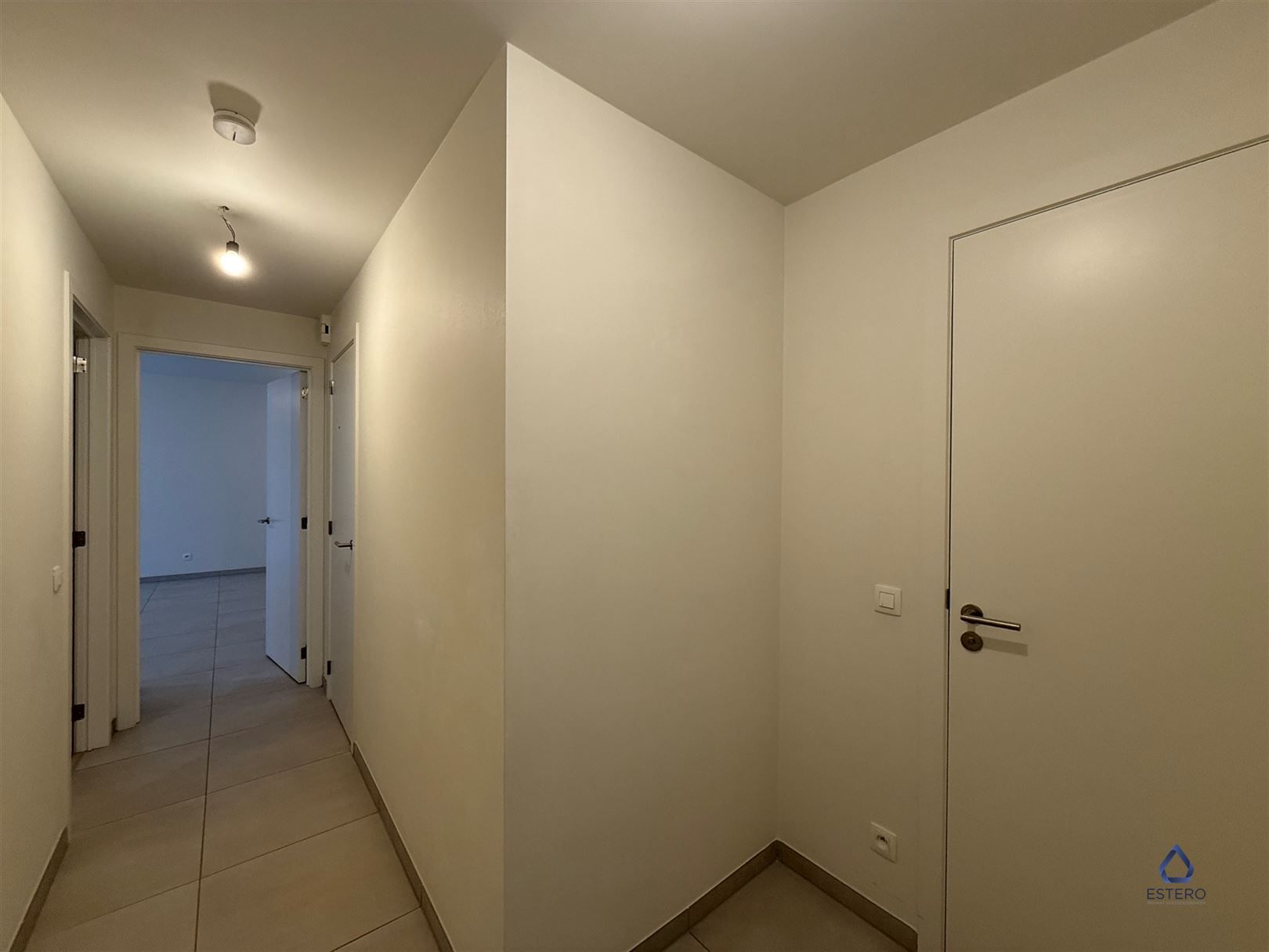 Mooi afgewerkt nieuwbouwappartement met 1 slaapkamer foto 2