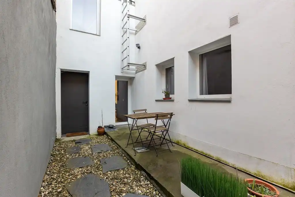 Recent gerenoveerd gelijkvloers met terrasje foto 7