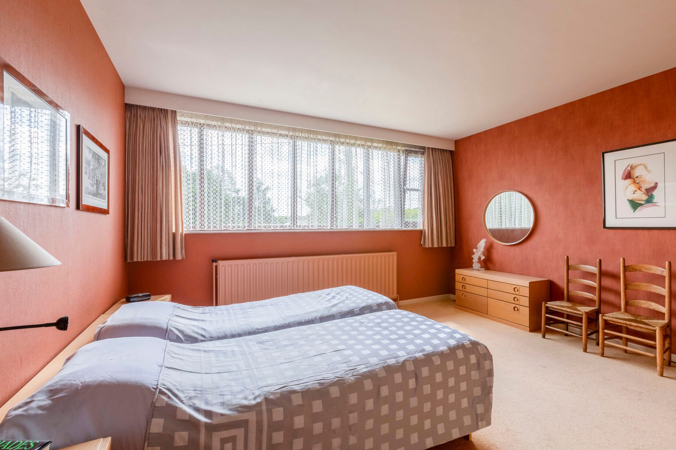 Jaren zeventig villa op prachtig perceel foto 14