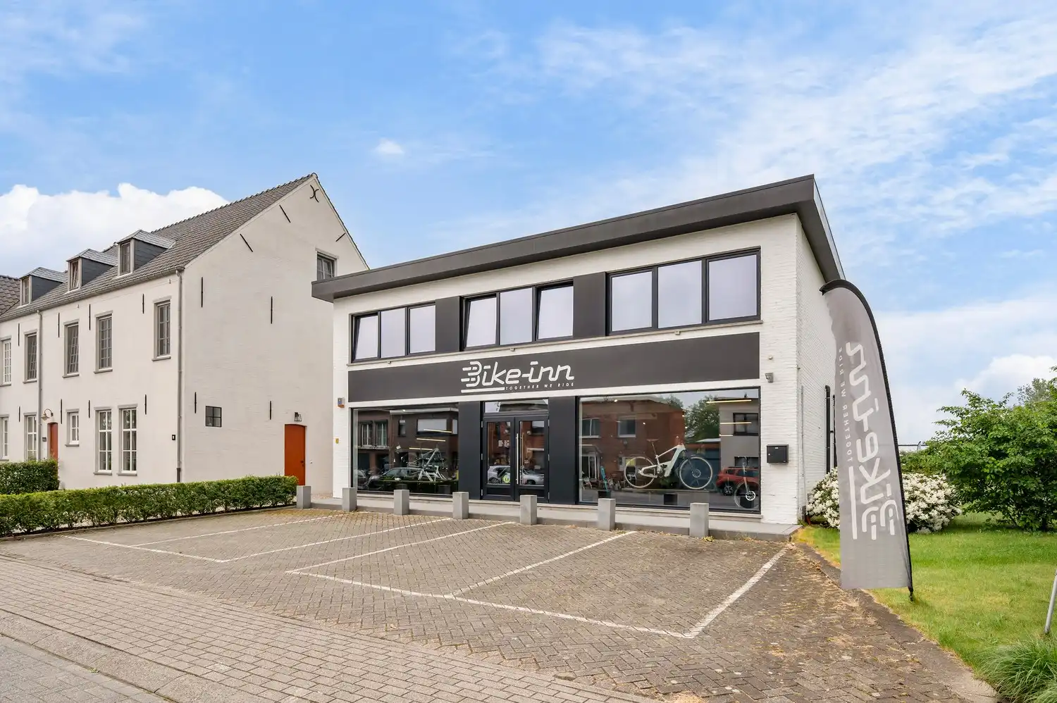 Opbrengsteigendom te koop – Handelsgelijkvloers + magazijnen foto 3