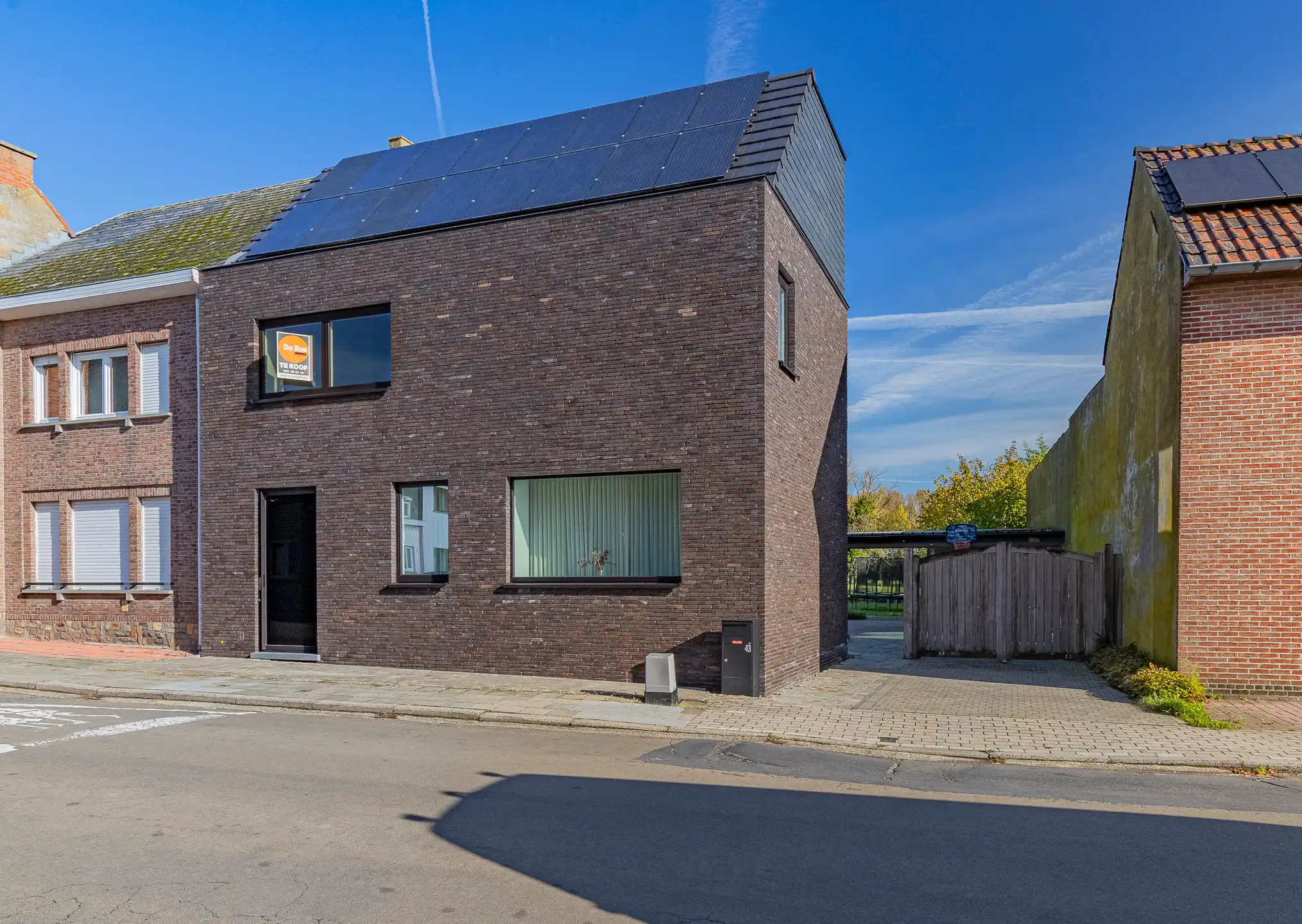 HERZELE - Recent gerenoveerde woning op centrale locatie  foto {{pictureIndex}}