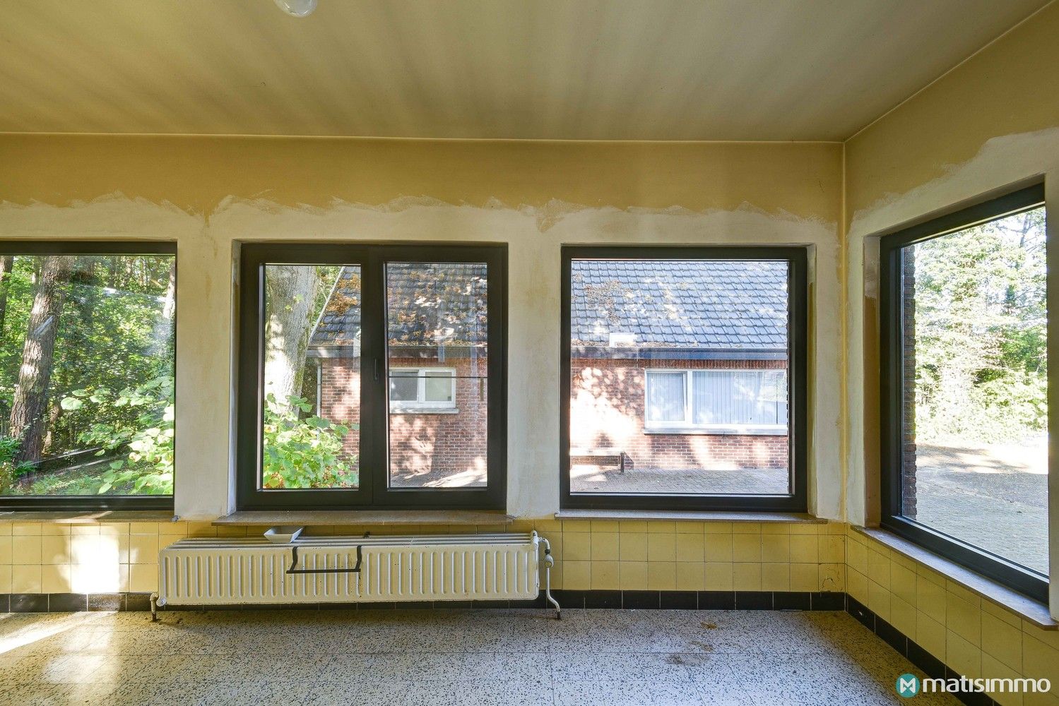 ZEER RUIME TE RENOVEREN GEZINSWONING MET 4 SLAAPKAMERS EN BIJGEBOUW VAN +- 100 M2 OP PERCEEL VAN 1HA 29A 93CA IN DIEPENBEEK foto 7