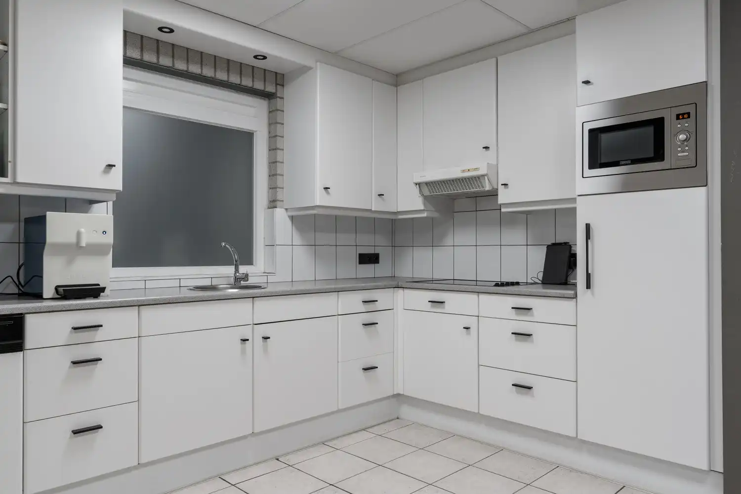 BEDRIJFSPAND MET CONCIERGEWONING foto 82