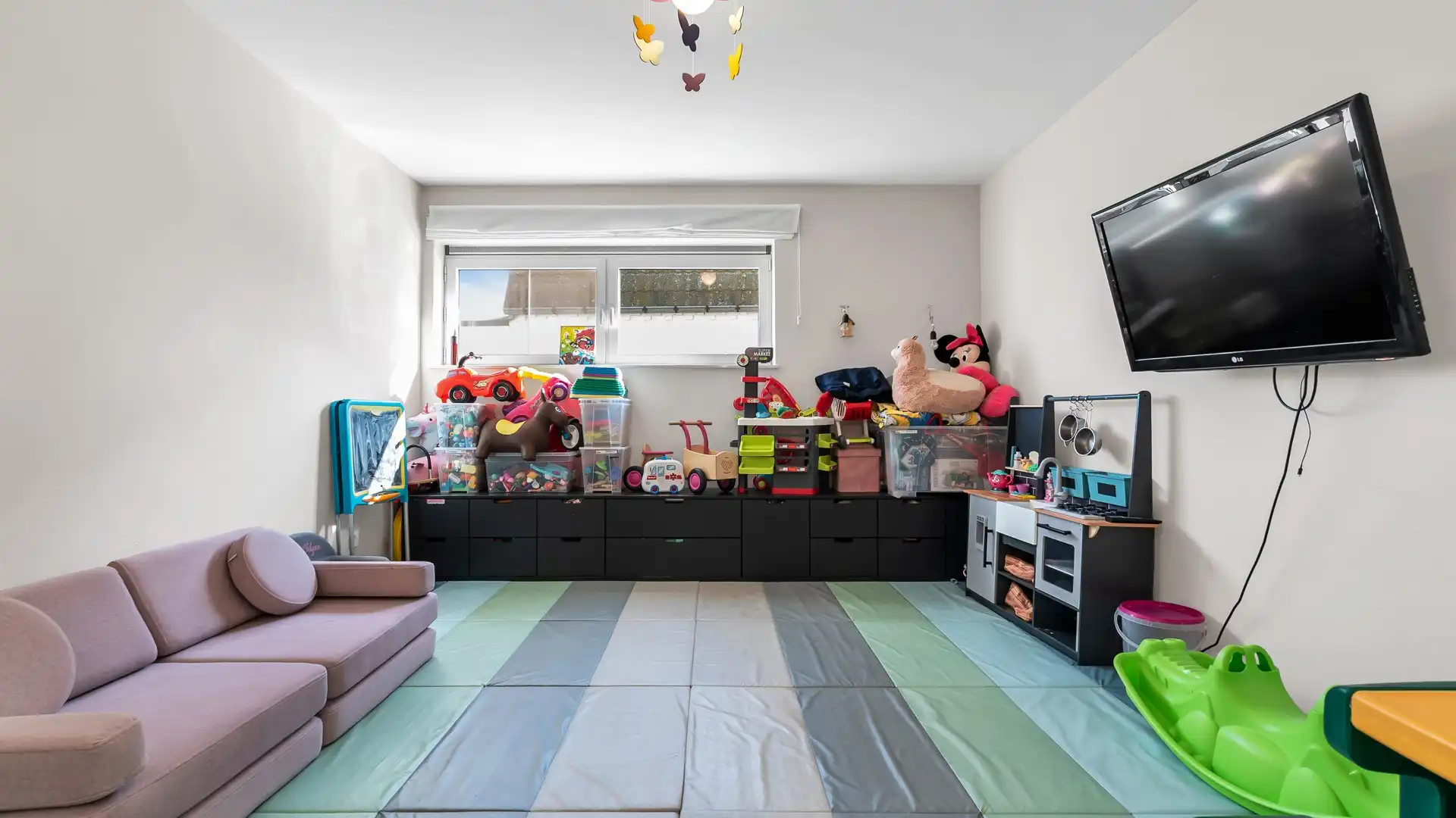 Trendy gezinswoning met open leefruimte, 4 slaapkamers en vrijstaande garage foto 8