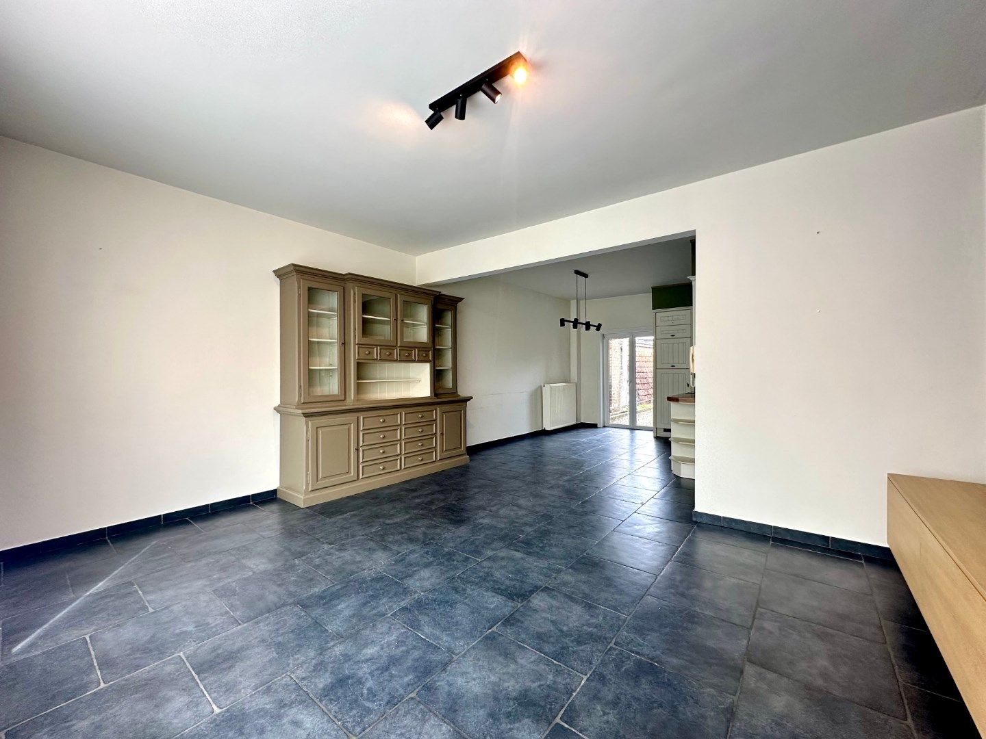 Duplex appartement op centrale ligging te Sint-Andries foto 5