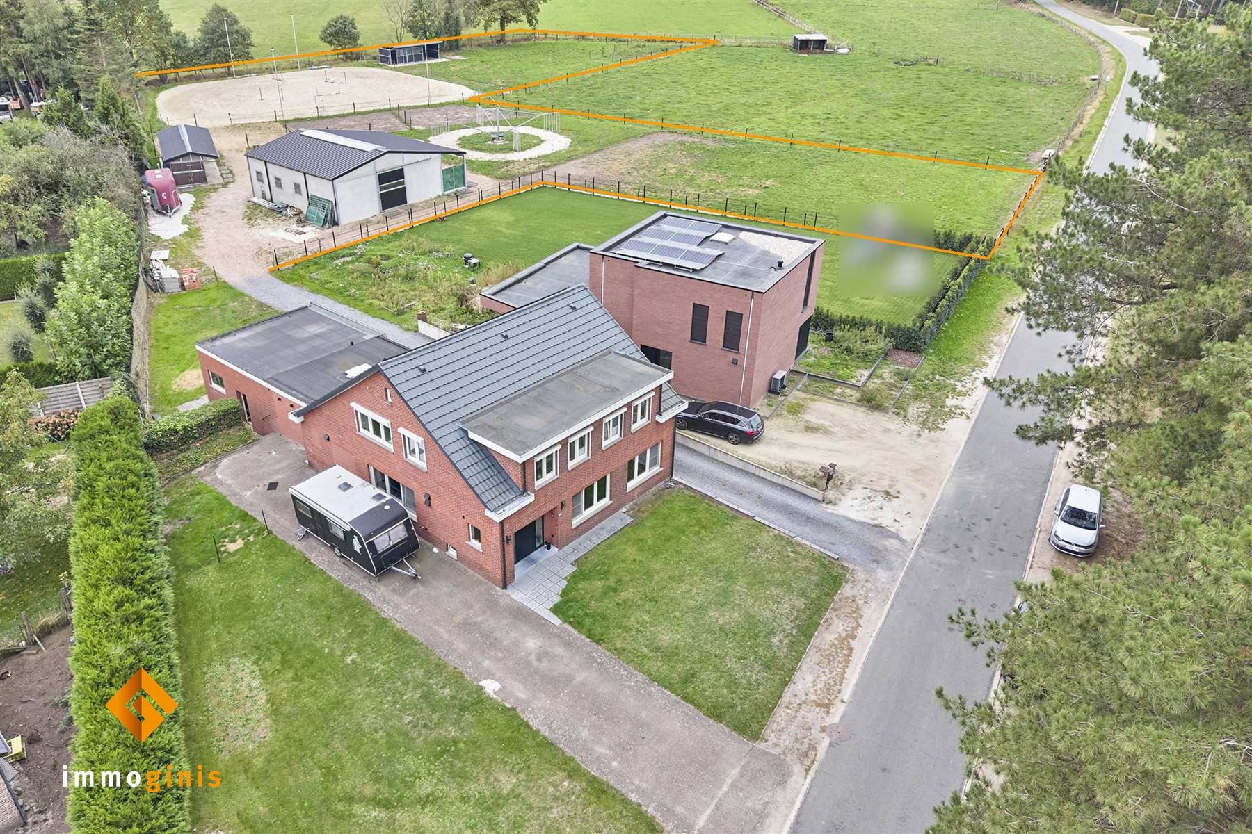 Ruime gerenoveerde woning met paardenfaciliteiten op een perceel van 71a44ca. foto 28