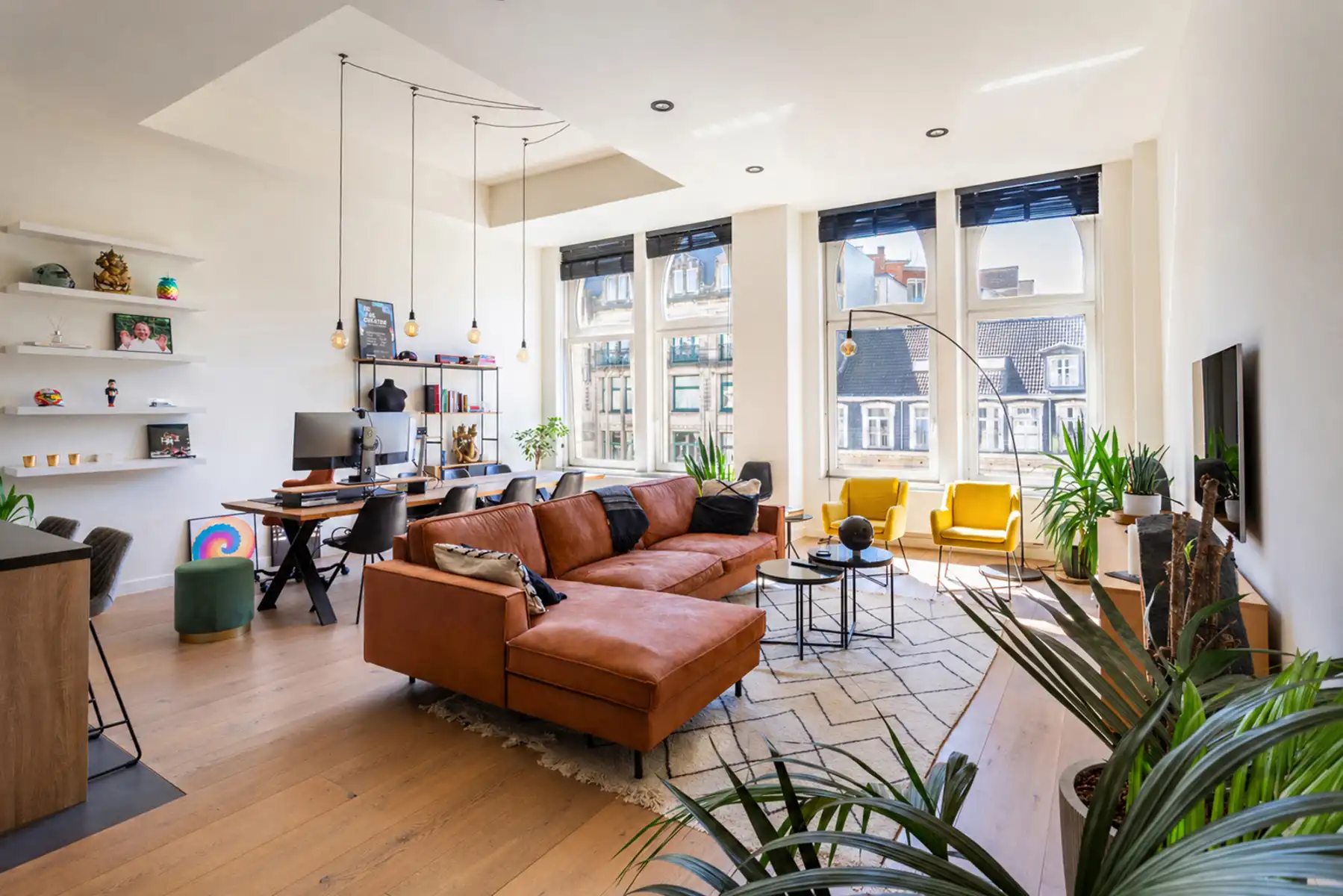 Ruime loft met 2 slaapkamers op centrale locatie foto {{pictureIndex}}
