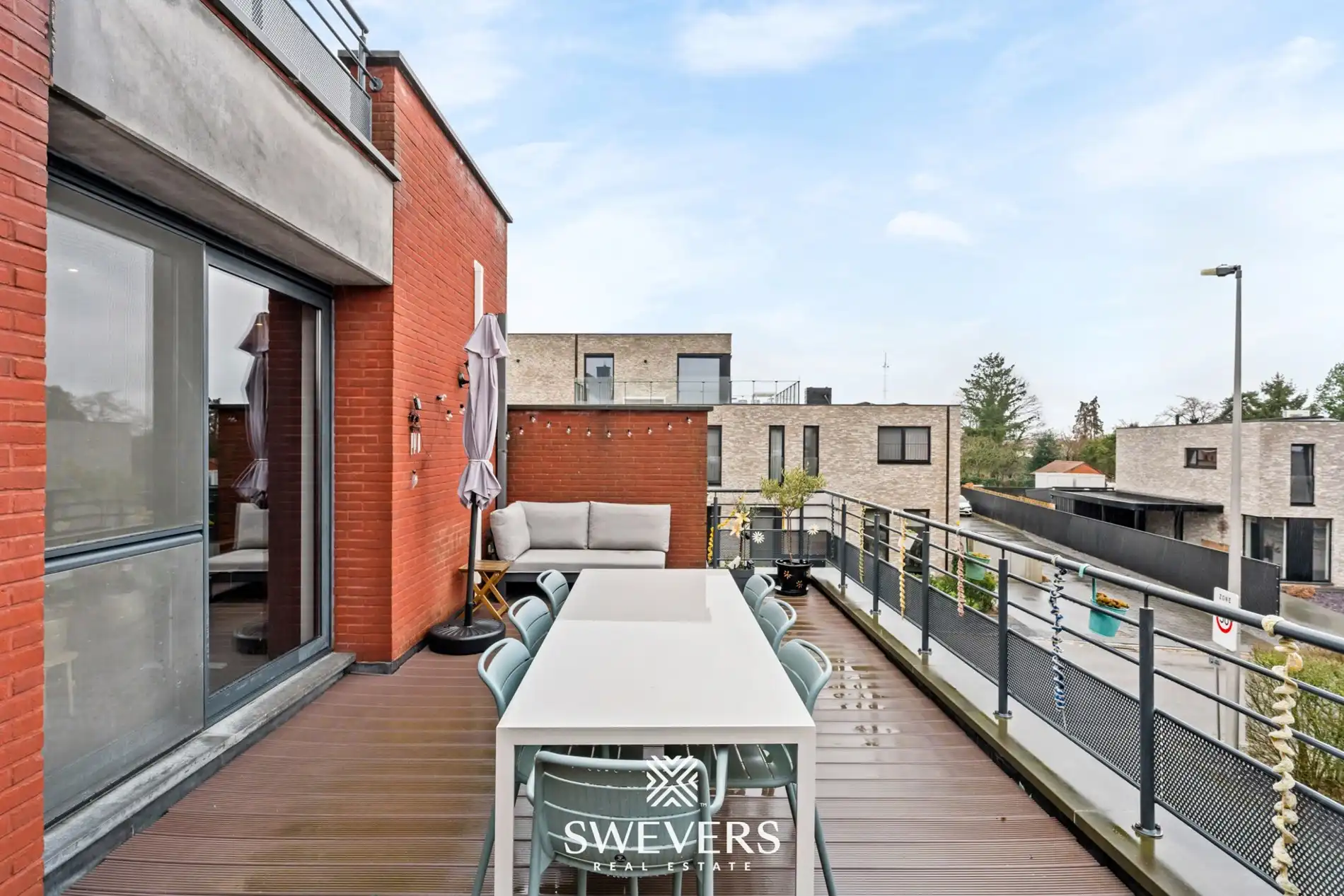 Zonnige bel-etage met dubbele garage en groot terras vlakbij het centrum van Heusden foto 6