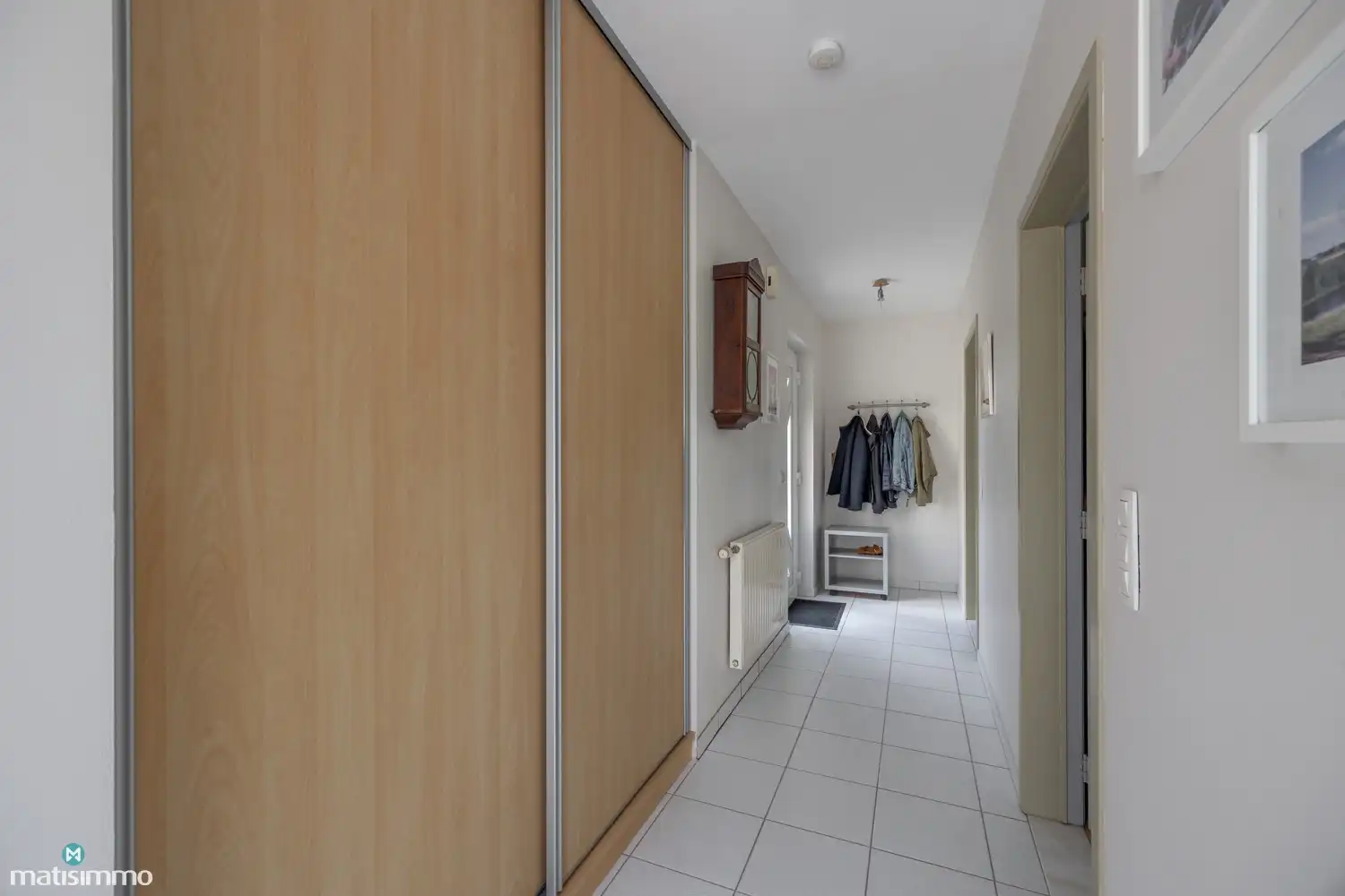 INSTAPKLAAR GERENOVEERDE WONING MET 3 SLAAPKAMERS, GARAGE, CARPORT EN PRACHTIGE TUIN NABIJ HET KANAAL EN DE MAAS IN LANAKEN foto 13