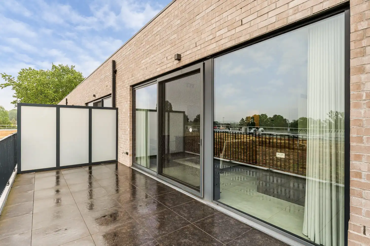 Recent en energiezuinig(A-label) appartement met 2 slaapkamers, 2 autostaanplaatsen, een ruim terras en een private berging te Korbeek-Lo! foto 16