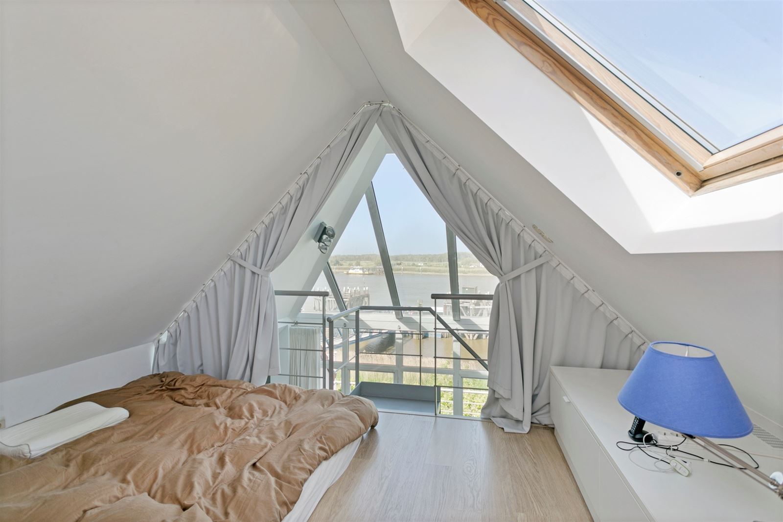 Uniek dakappartement met Scheldezicht! foto 9