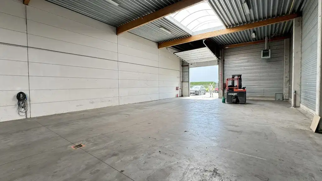 Magazijn met kantoor te huur Prins Boudewijnlaan Kontich foto 2