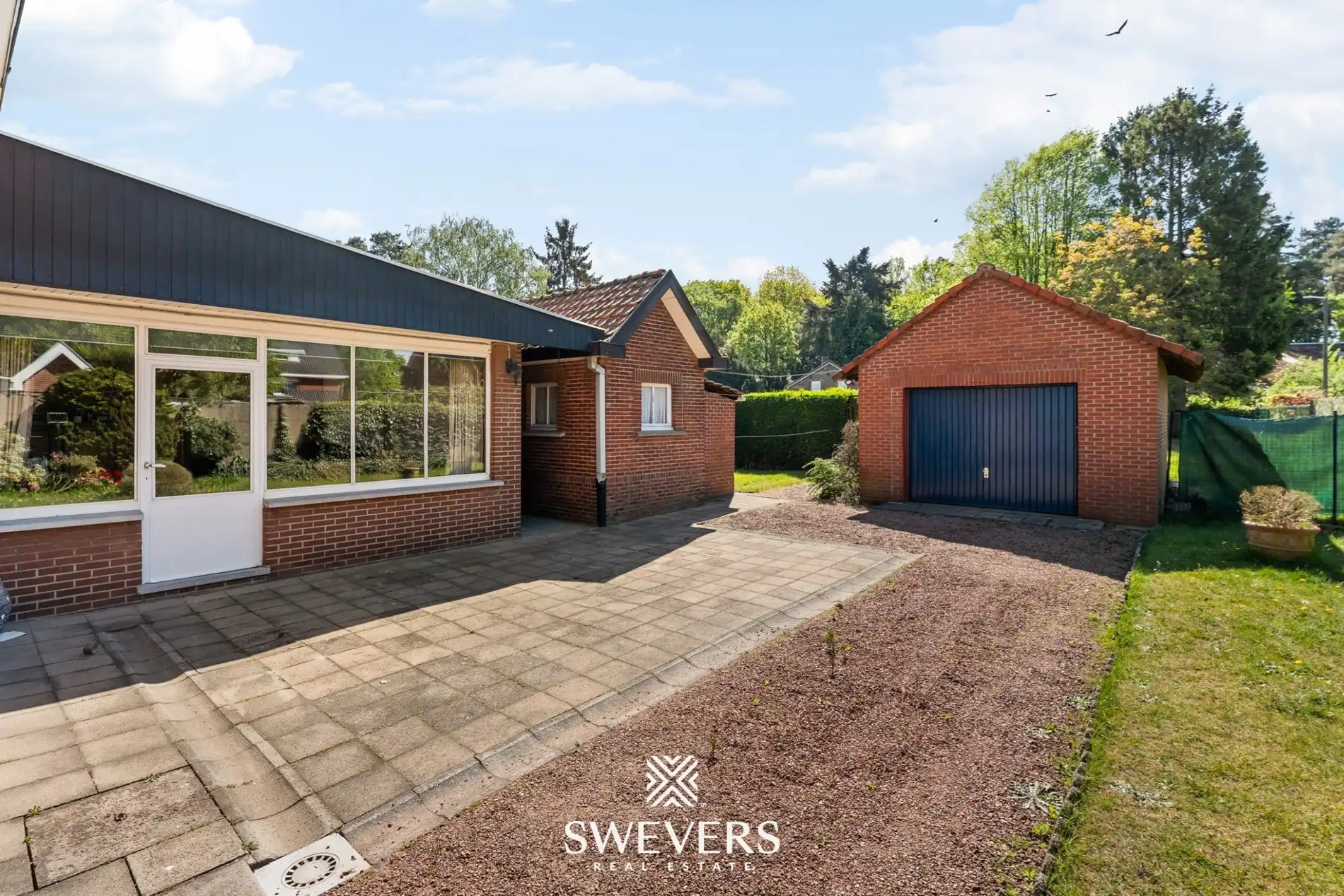 Te renoveren woning met grote tuin en 5 slaapkamers in Genk foto 32